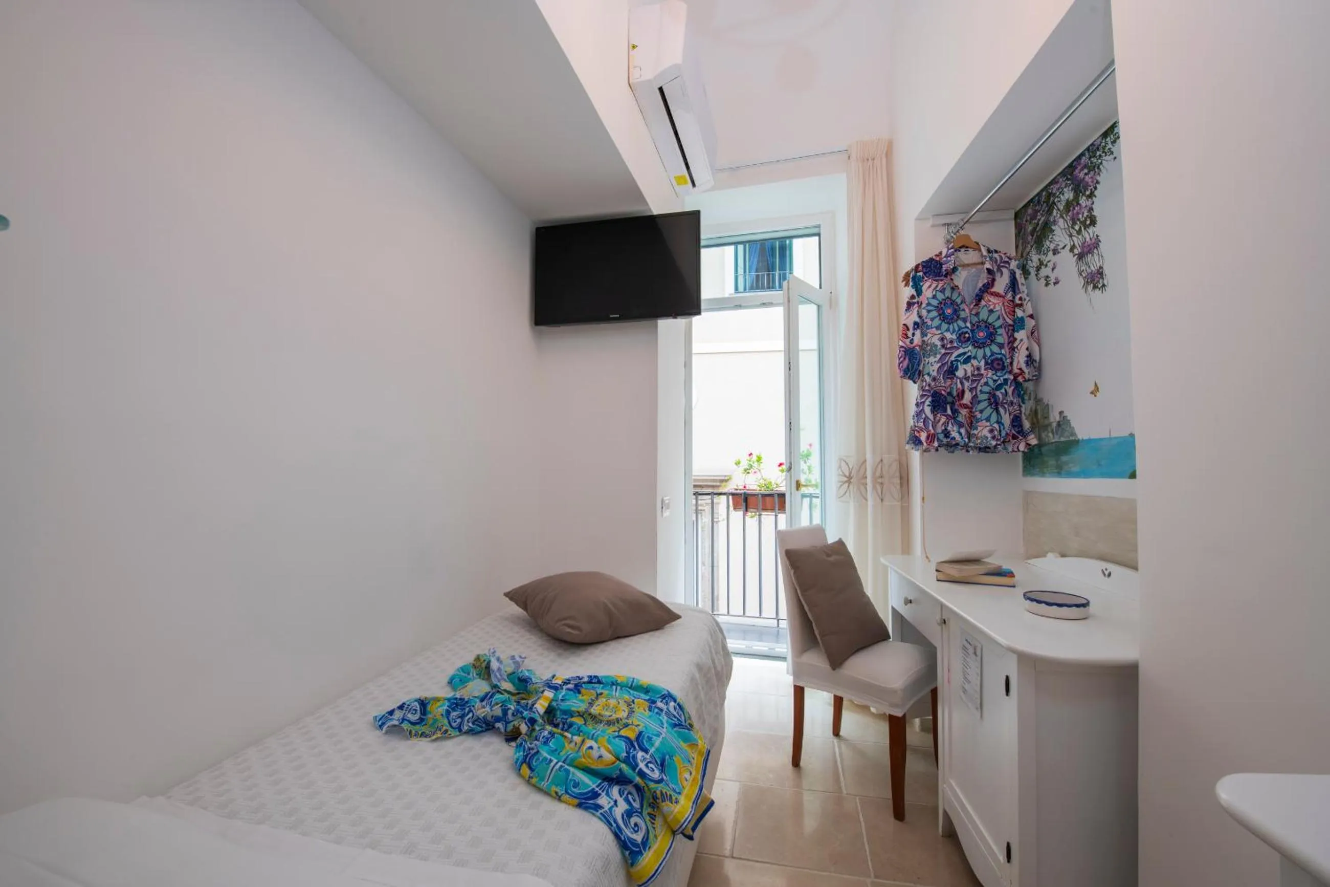 Bed in Hotel Antica Repubblica in Amalfi center at 100mt from the sea