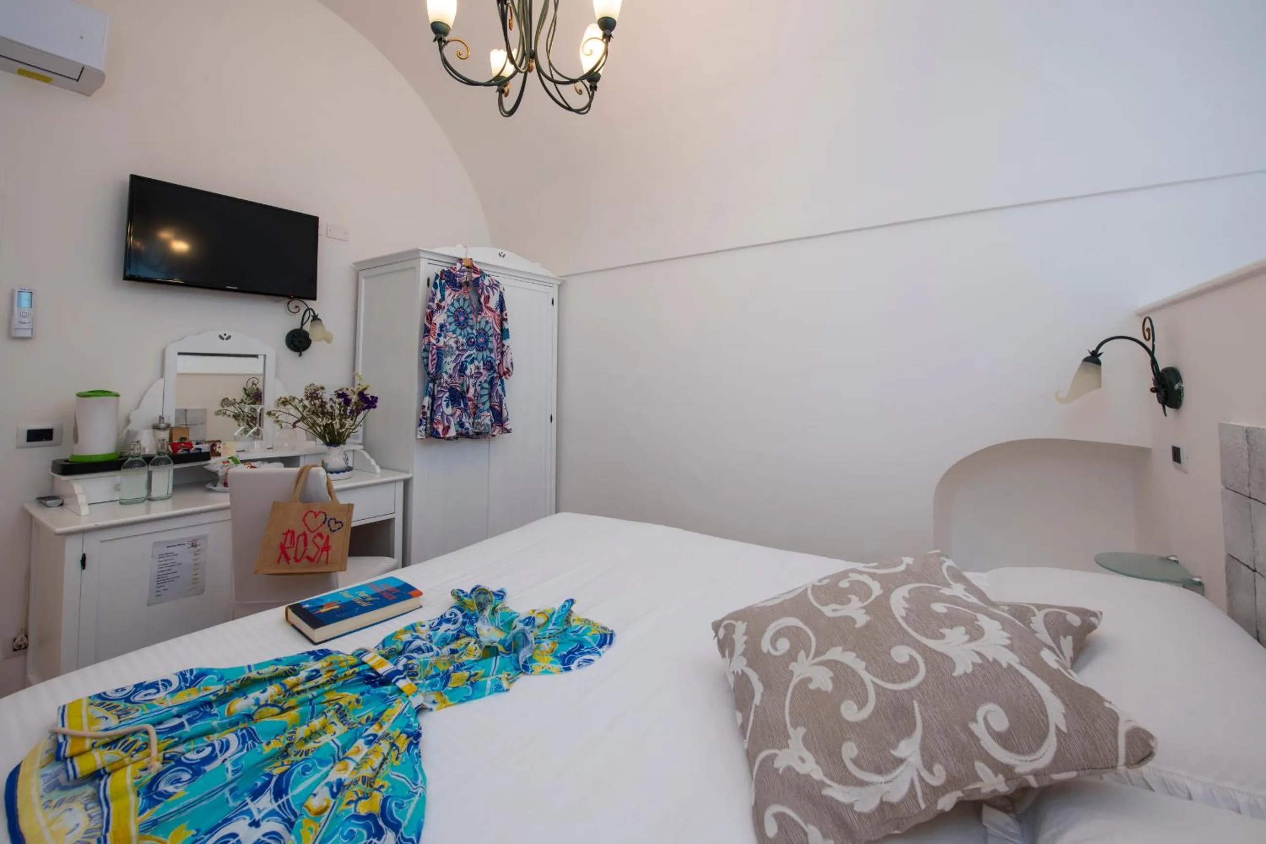 Bed in Hotel Antica Repubblica in Amalfi center at 100mt from the sea