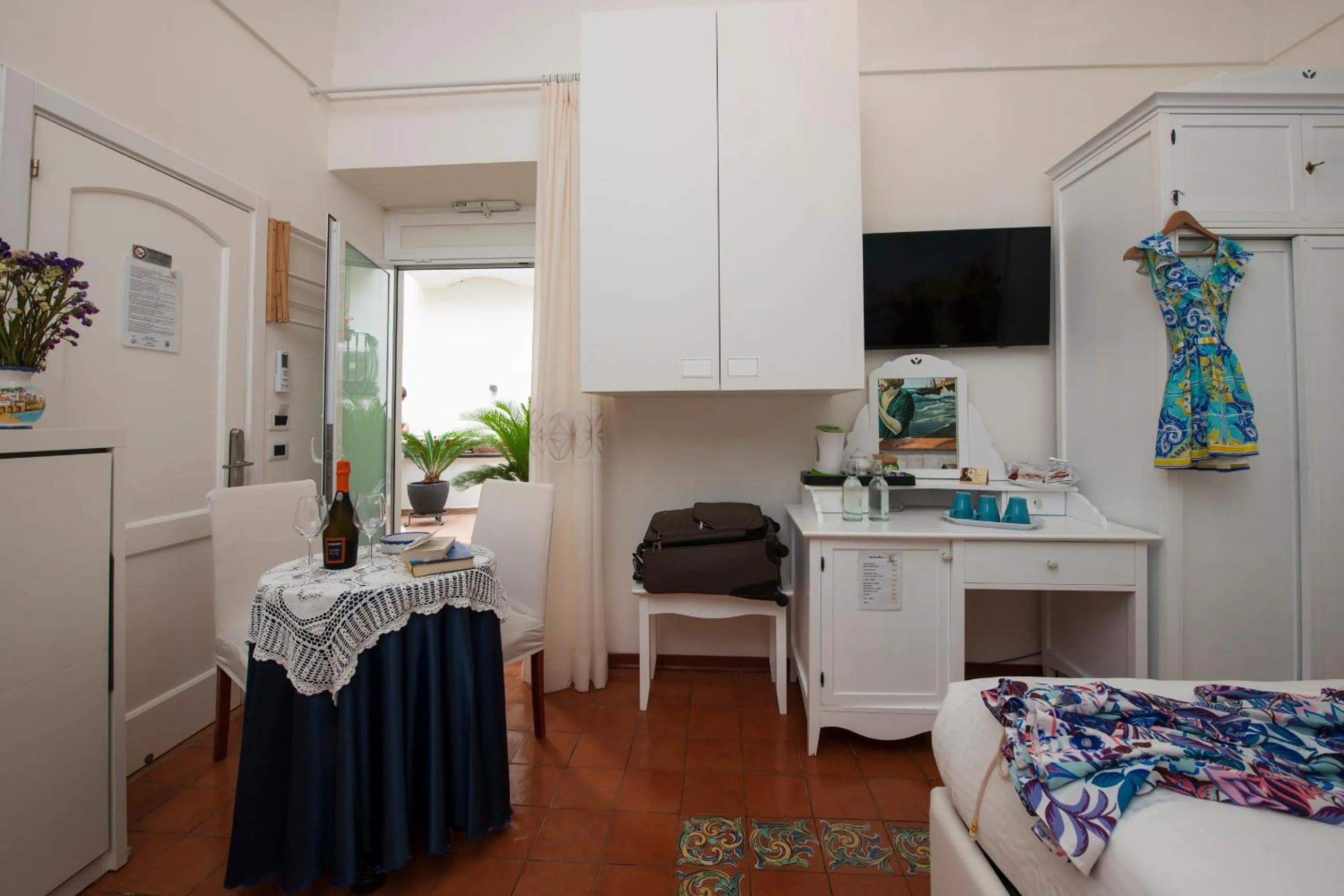 TV and multimedia, Bed in Hotel Antica Repubblica in Amalfi center at 100mt from the sea