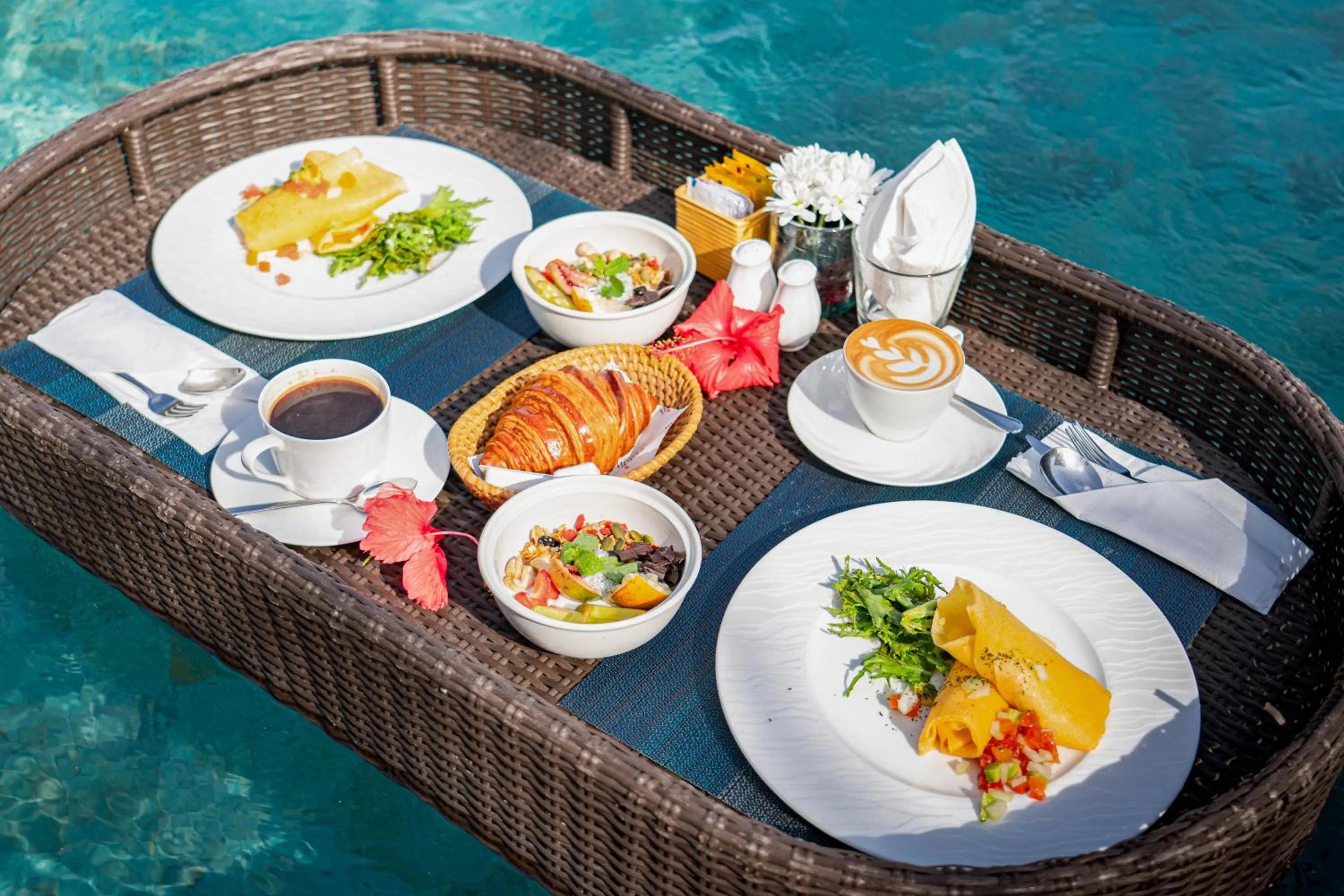 Food and drinks in Goya Boutique Resort