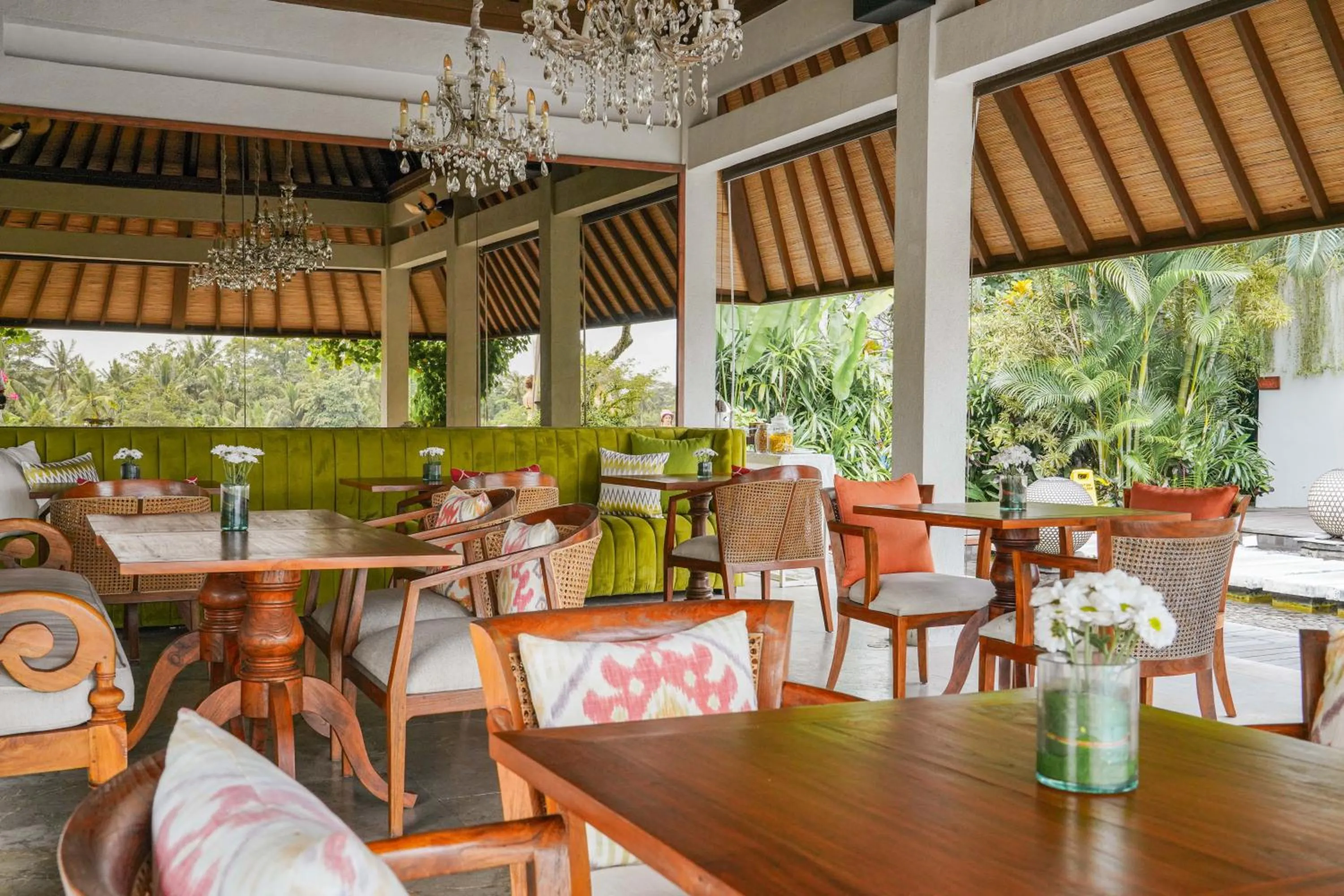 Restaurant/places to eat in Goya Boutique Resort
