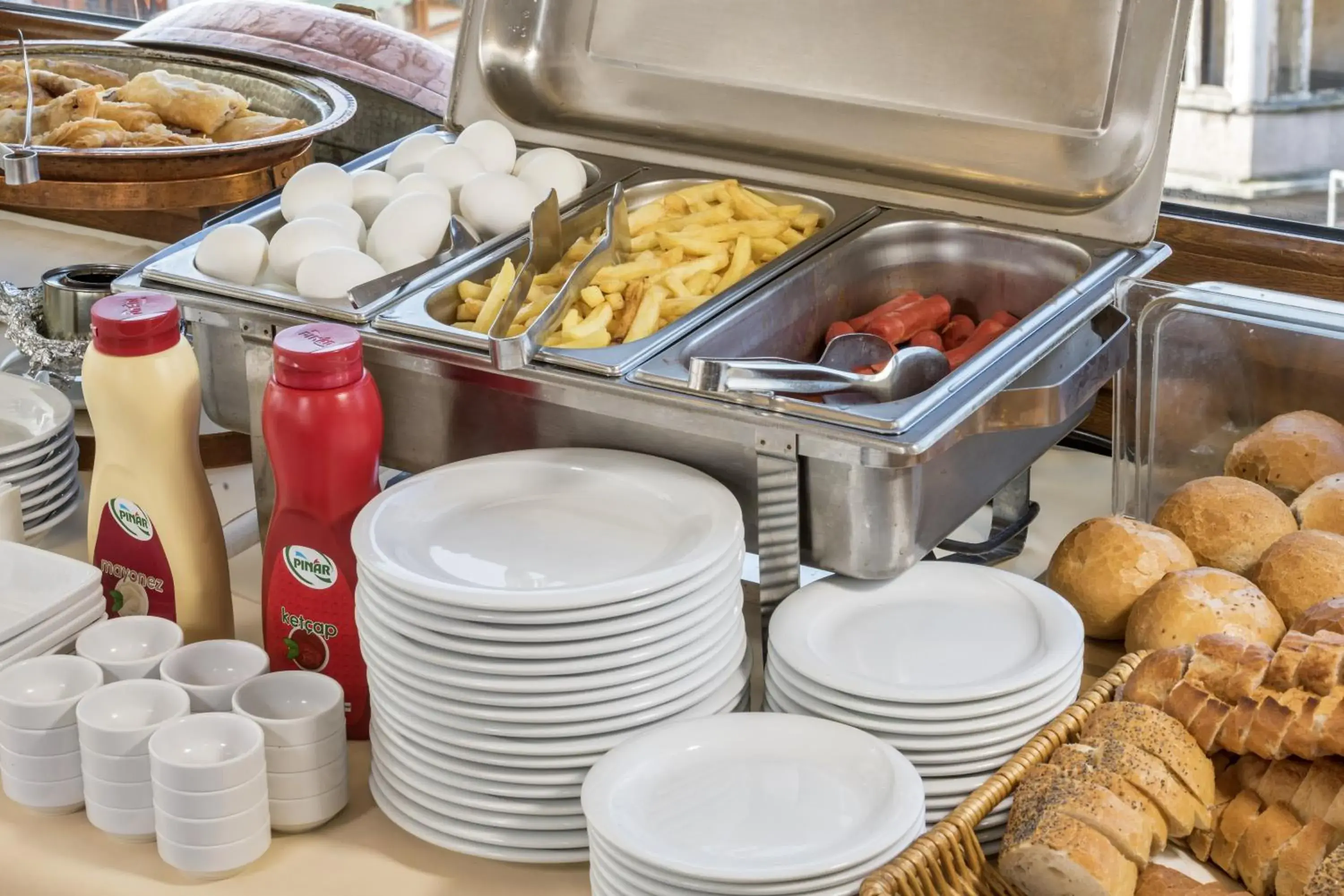 Restaurant/places to eat in Perapolis Hotel Restaurant/places to eat in Perapolis Hotel