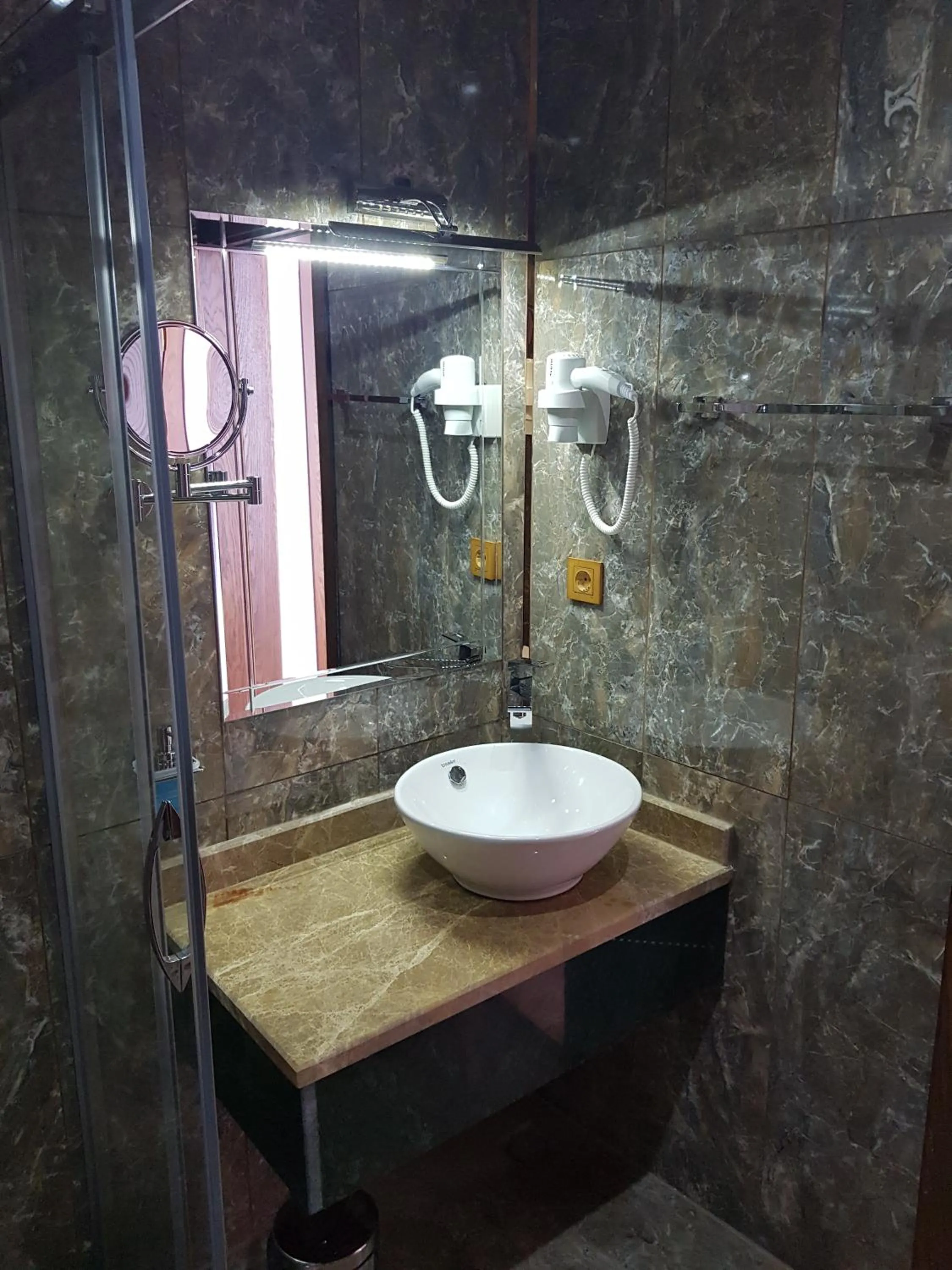 Shower in Perapolis Hotel