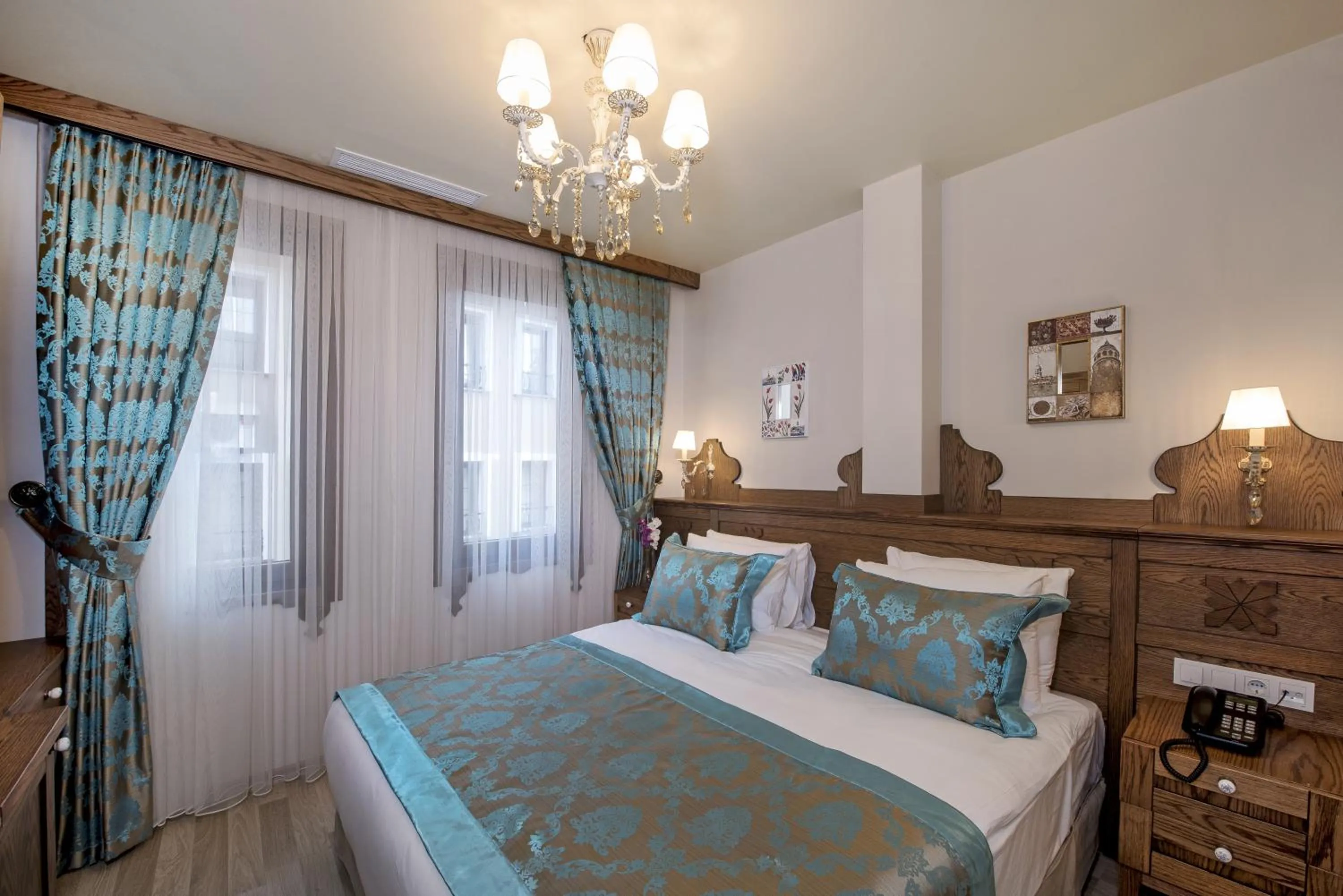 TV and multimedia, Bed in Perapolis Hotel