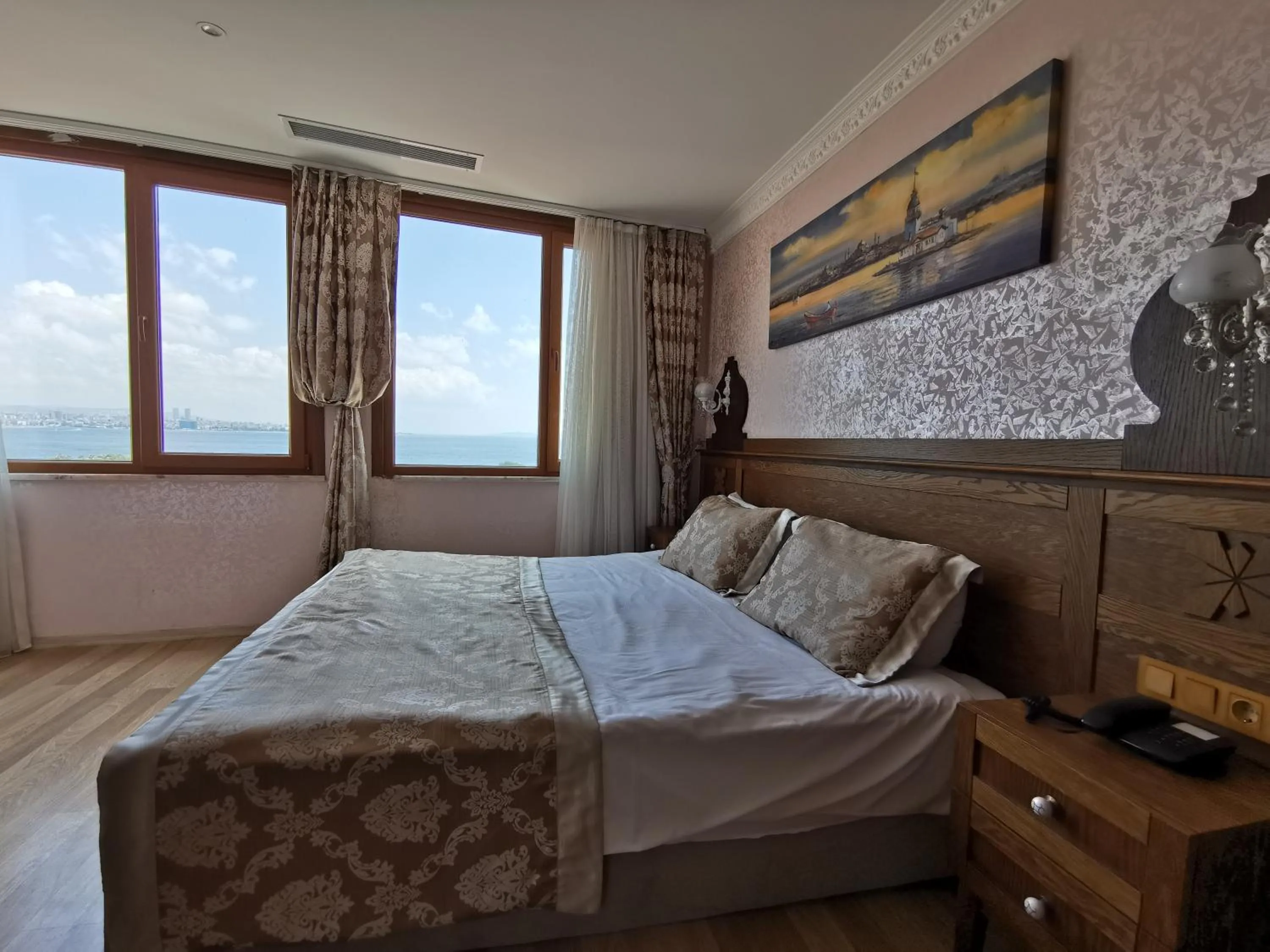 Bed in Perapolis Hotel