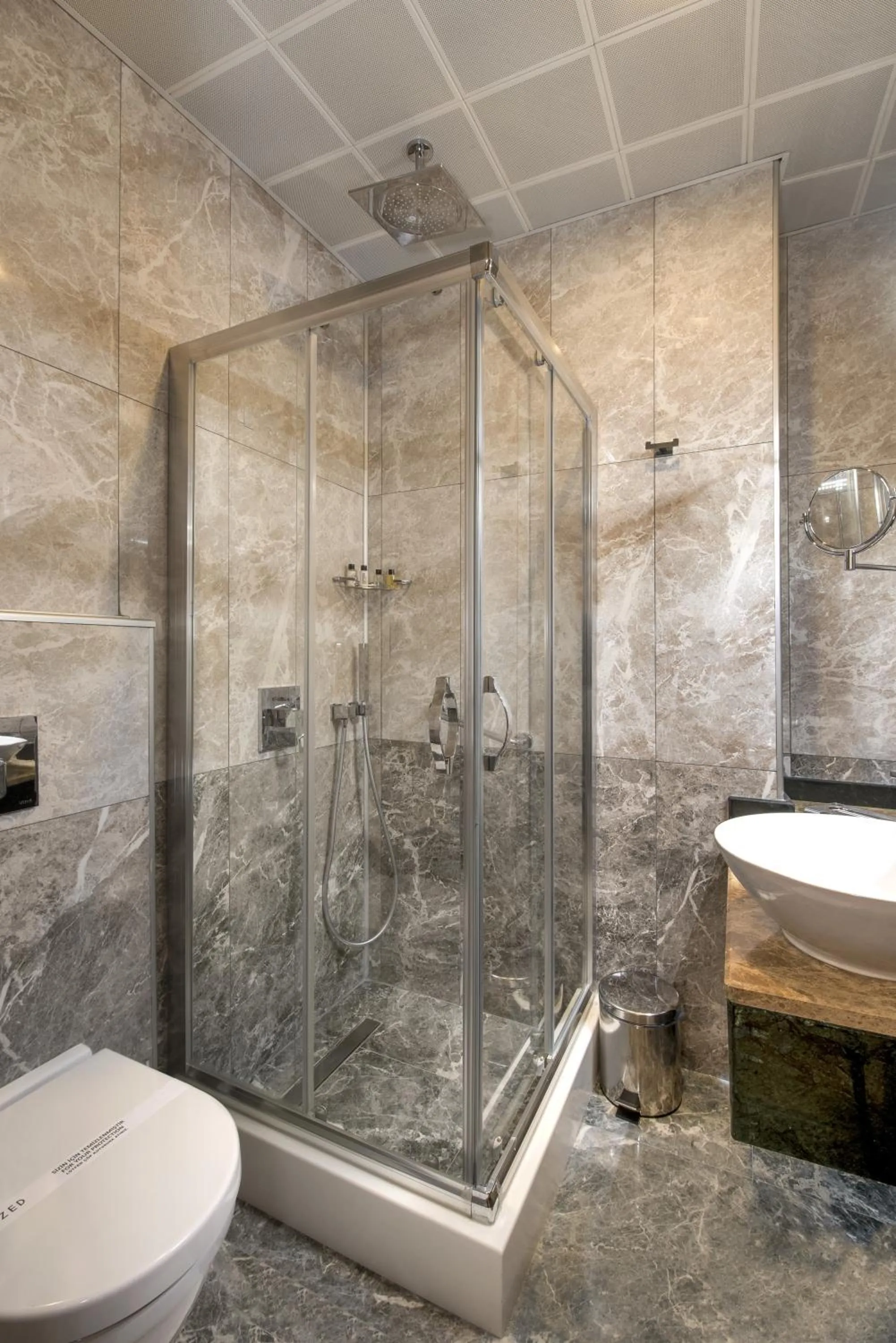 Shower in Perapolis Hotel