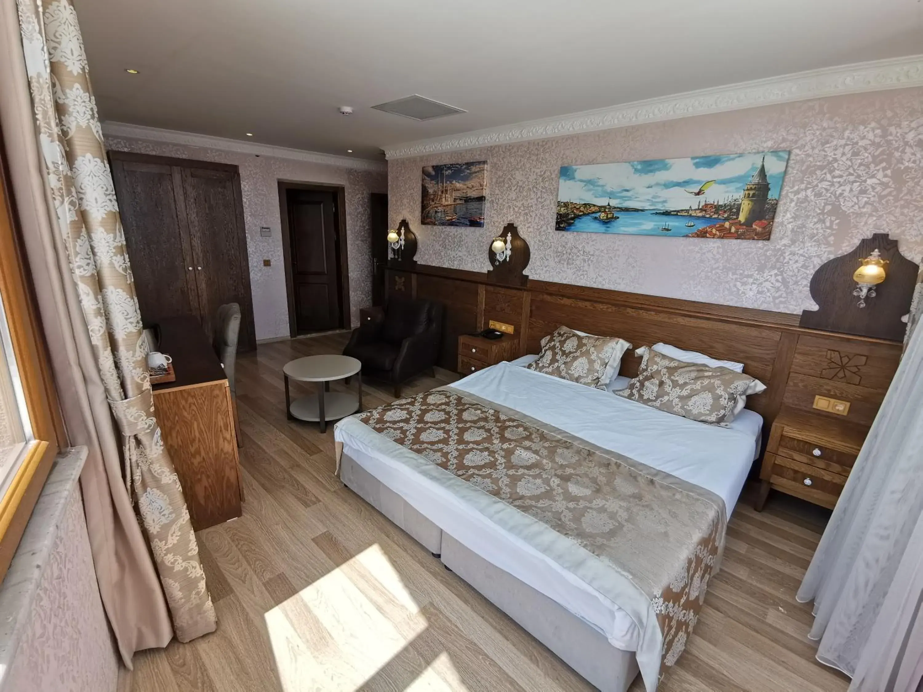 Photo of the whole room, Bed in Perapolis Hotel Photo of the whole room, Bed in Perapolis Hotel