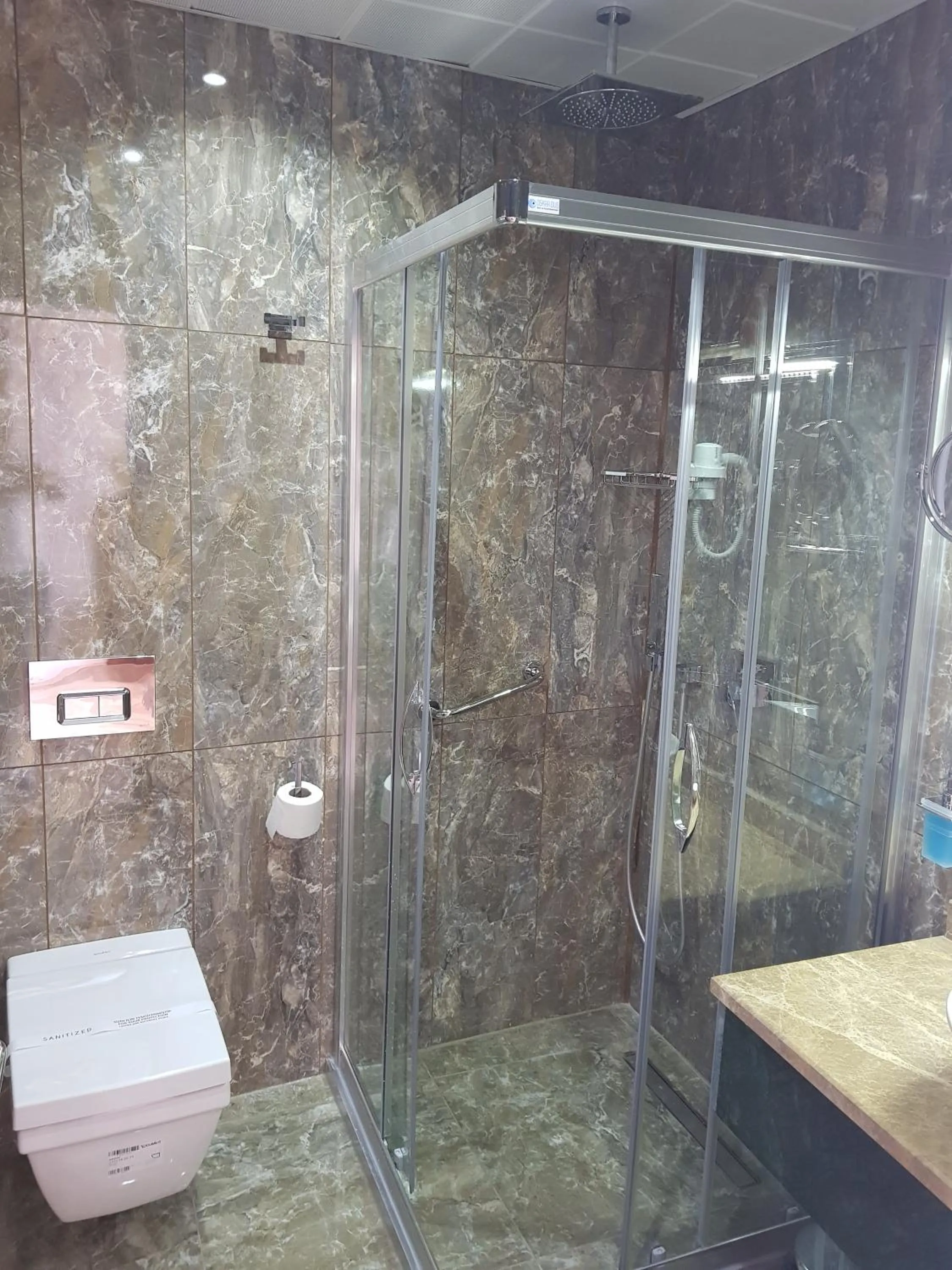 Shower in Perapolis Hotel
