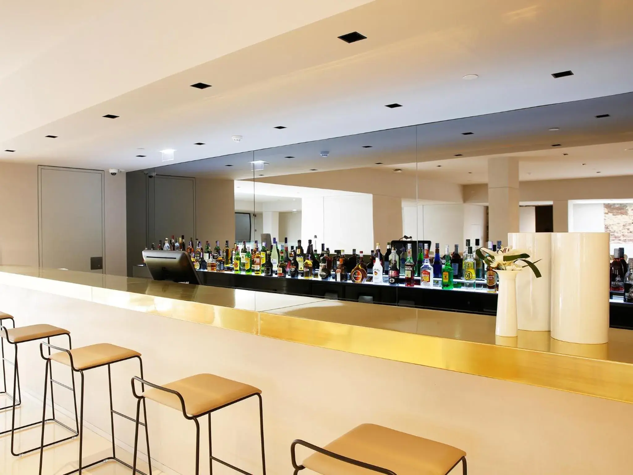 Lounge or bar in Montebelo Vista Alegre Ílhavo Hotel Lounge or bar in Montebelo Vista Alegre Ílhavo Hotel