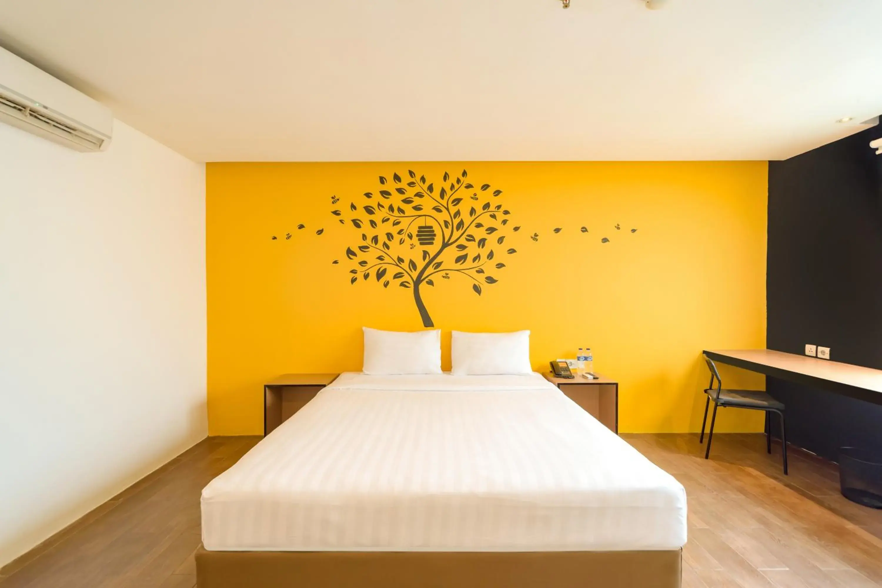 Bed in Yellow Bee Tangerang Bed in Yellow Bee Tangerang