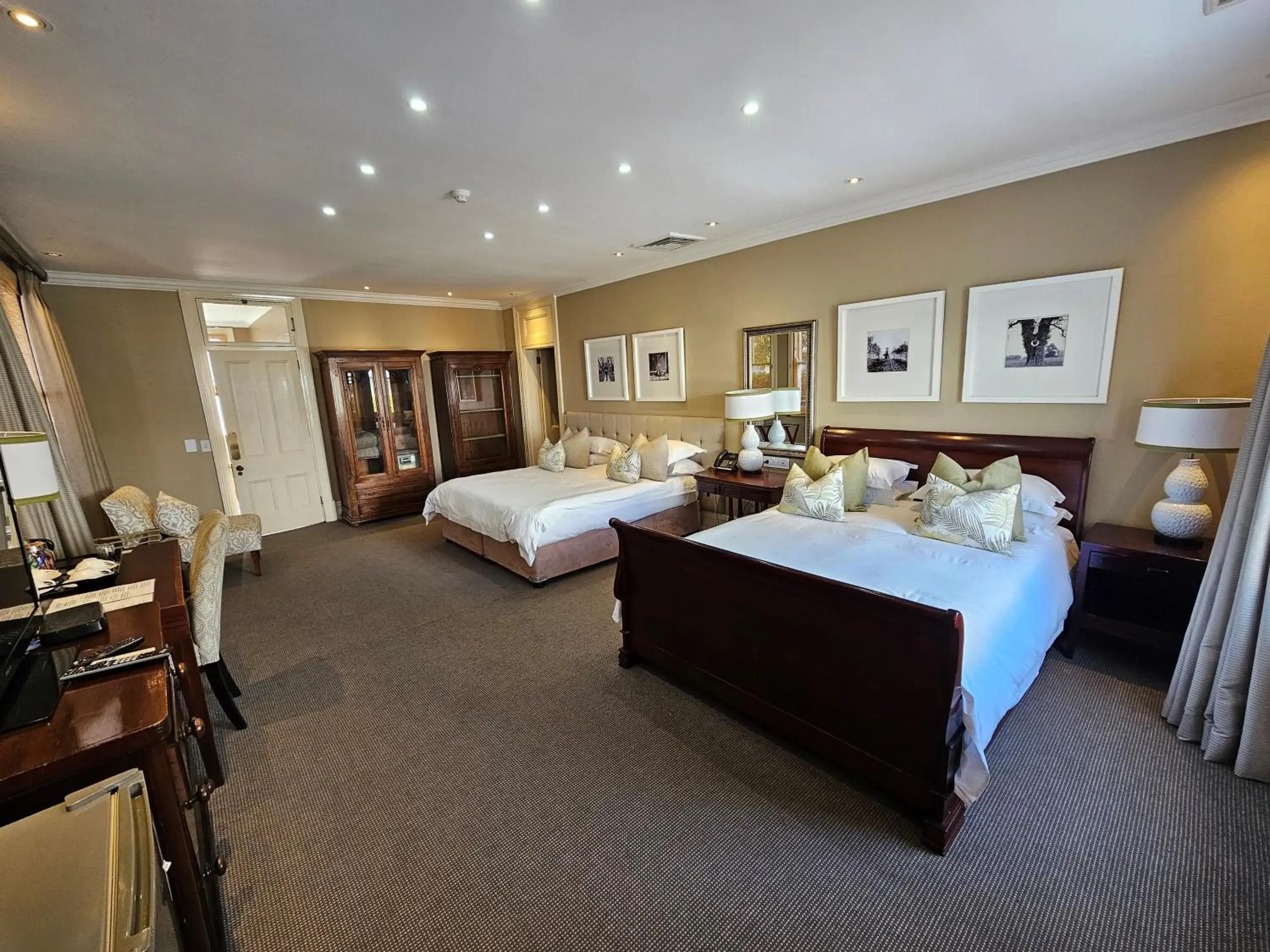 Photo of the whole room, Bed in Quarters Hotel Photo of the whole room, Bed in Quarters Hotel