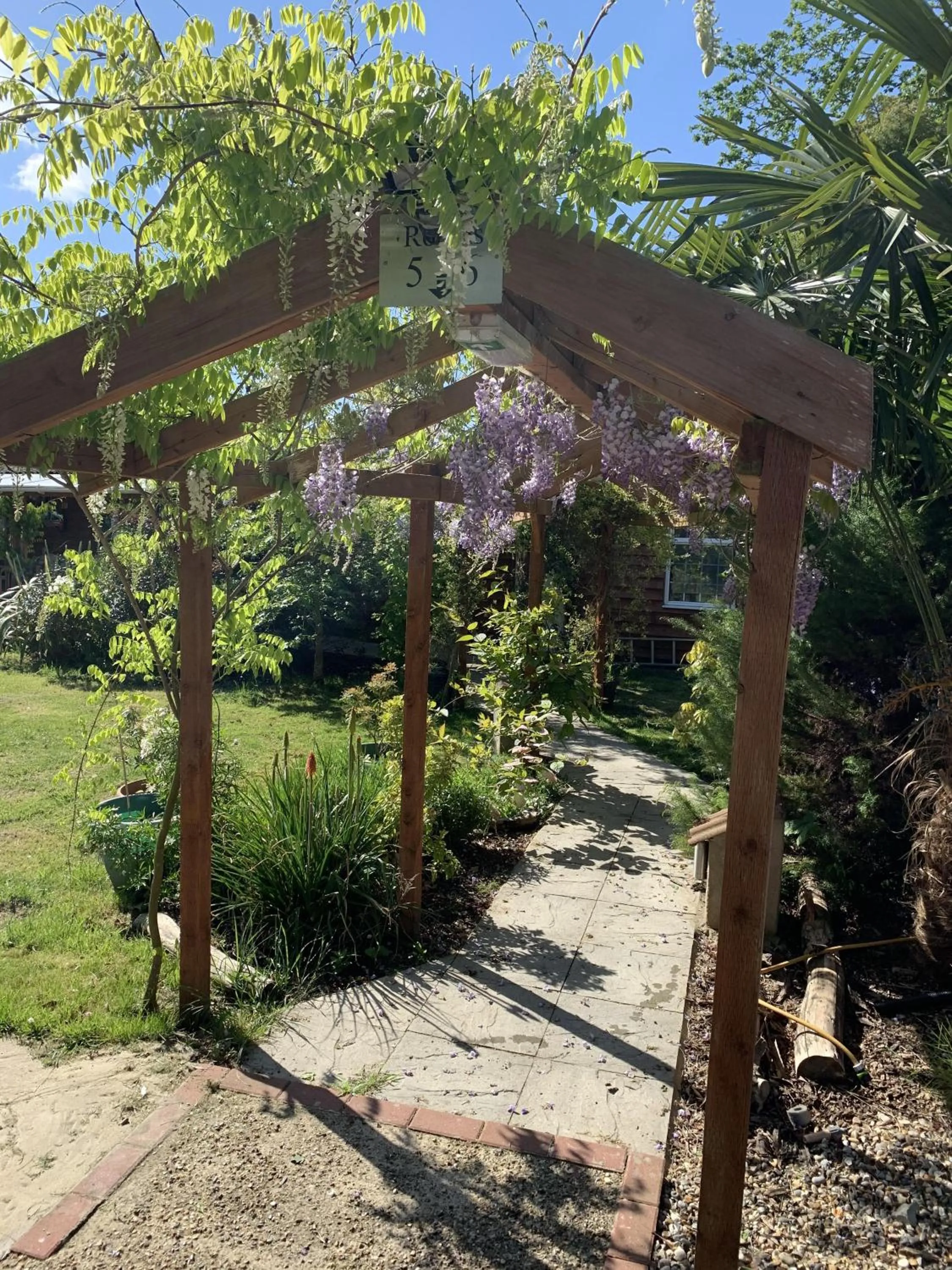 Garden in Woodpaddock Bed & Breakfast