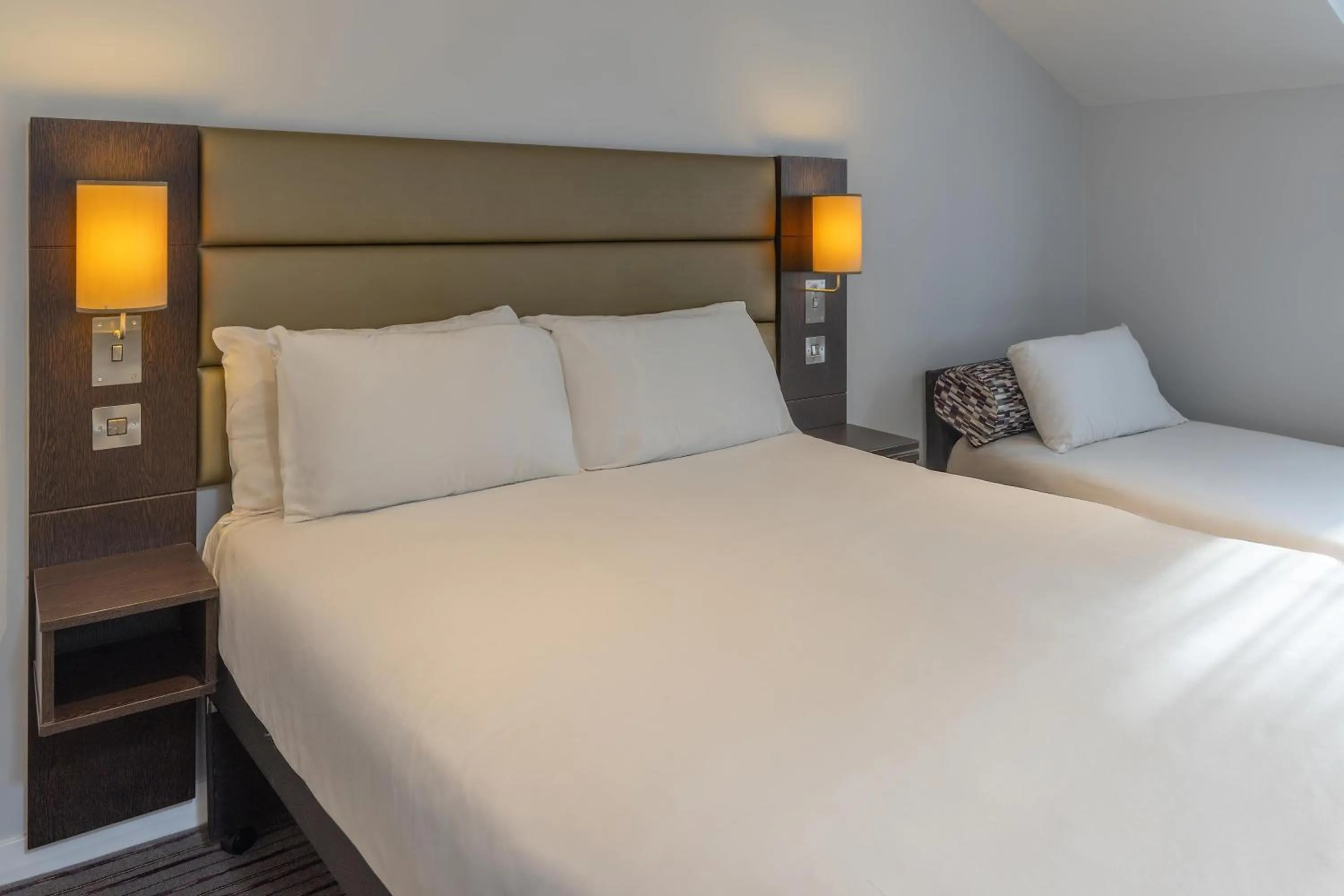 Bedroom, Bed in Best Western Leicester Oadby