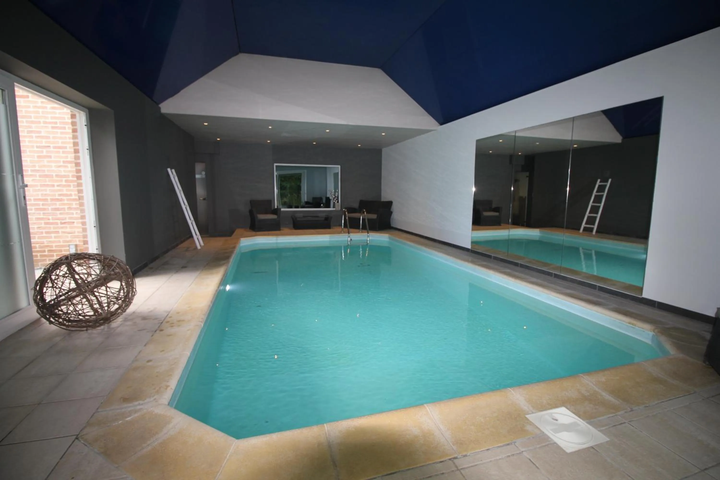 Swimming pool in La Couette de l'Ours