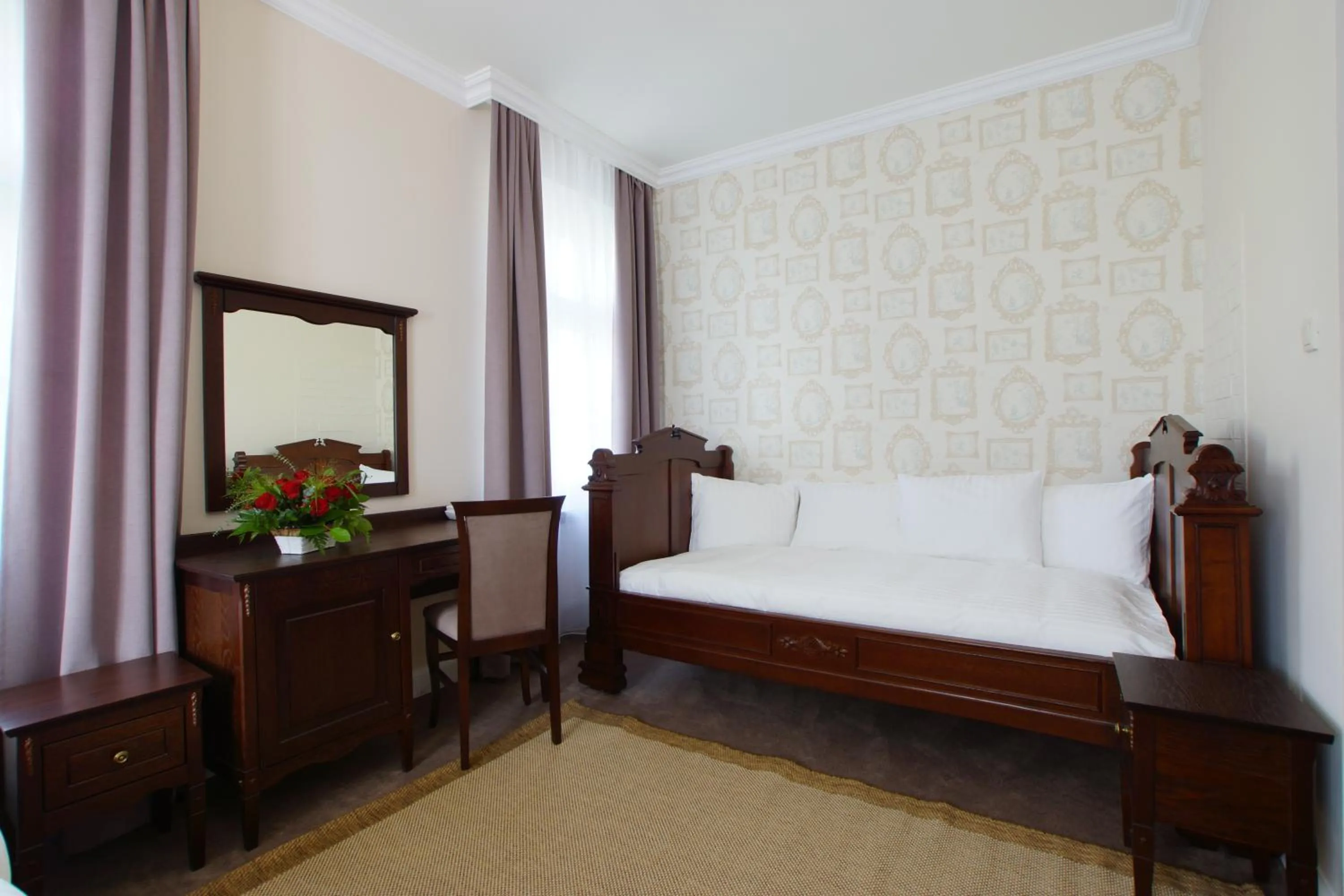 Bedroom, Bed in Villa La Pierre