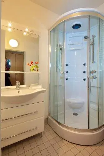 Deluxe Double Room with Balcony in Petul Apart Hotel City Deluxe Double Room with Balcony in Petul Apart Hotel City