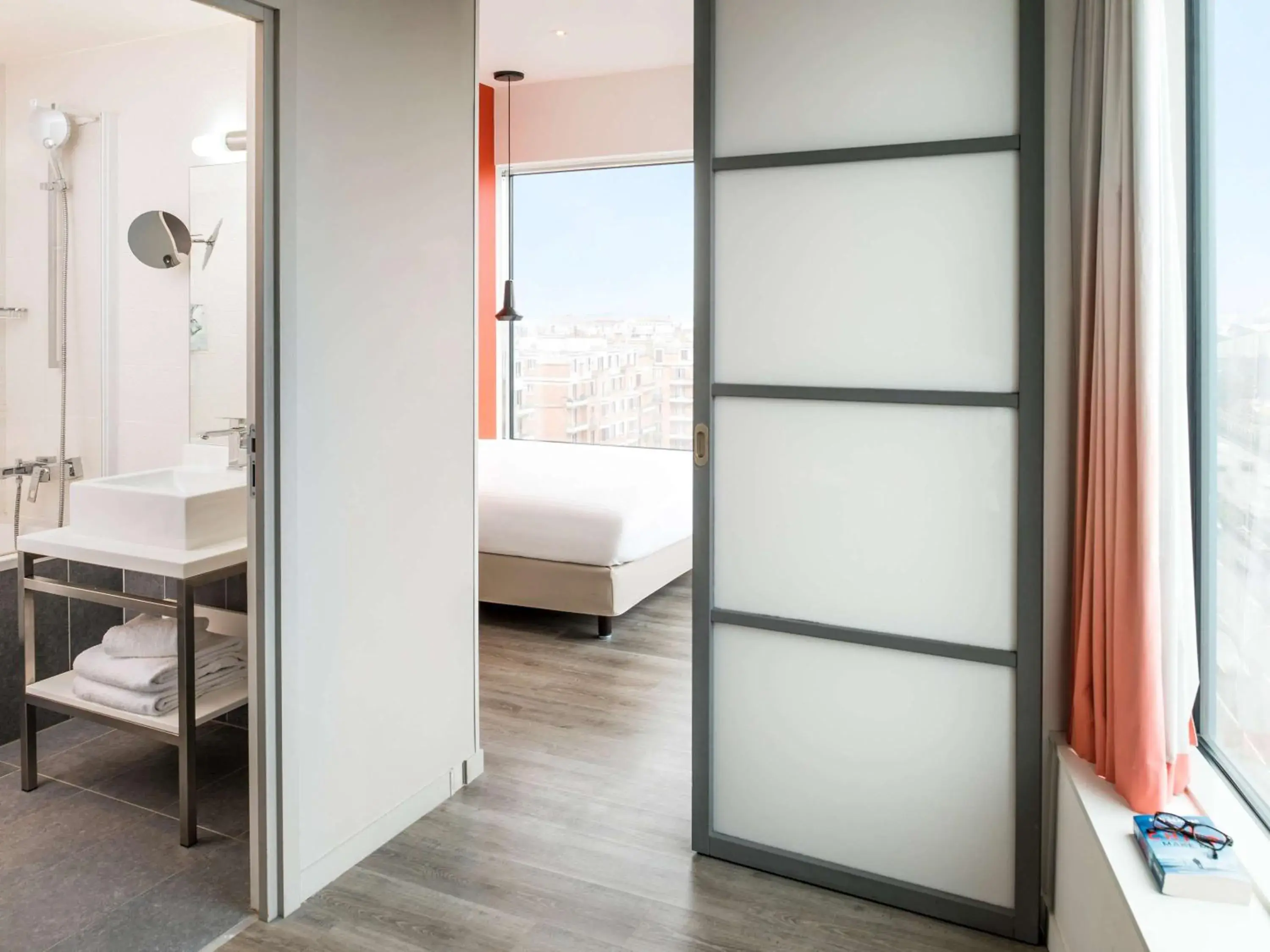 Photo of the whole room, Bed in Adagio Paris 19ème Cité de la Musique Photo of the whole room, Bed in Adagio Paris 19ème Cité de la Musique