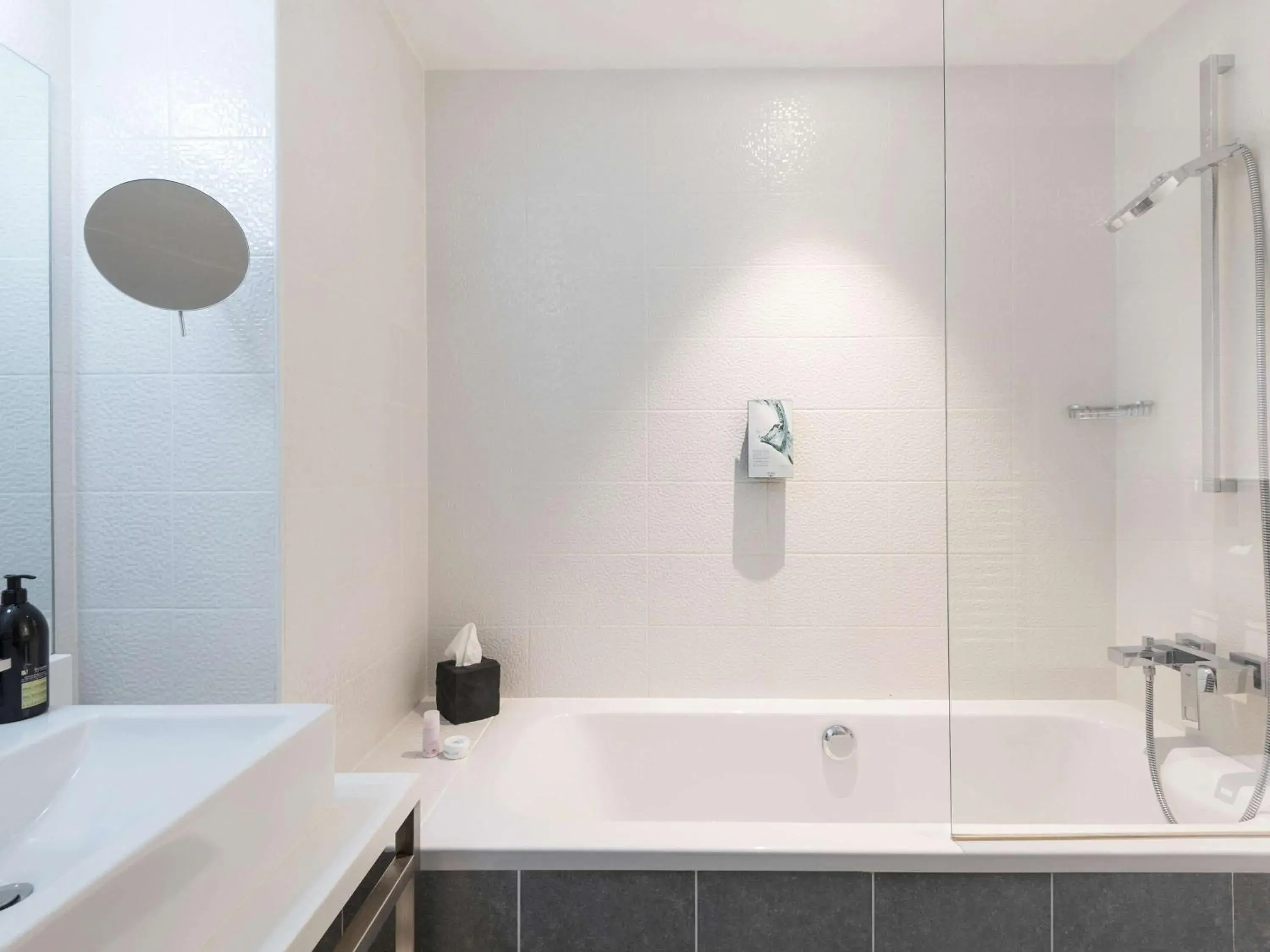 Photo of the whole room in Adagio Paris 19ème Cité de la Musique Photo of the whole room in Adagio Paris 19ème Cité de la Musique