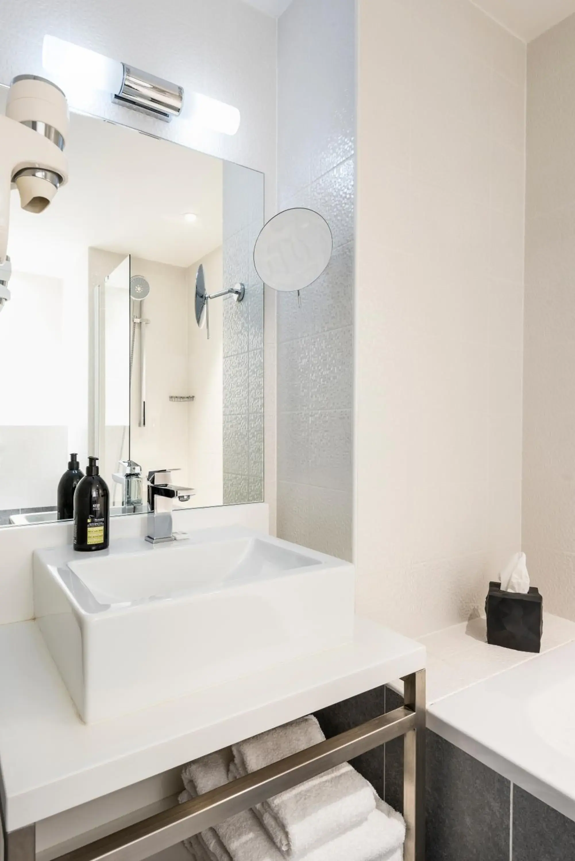 Bathroom in Adagio Paris 19ème Cité de la Musique Bathroom in Adagio Paris 19ème Cité de la Musique