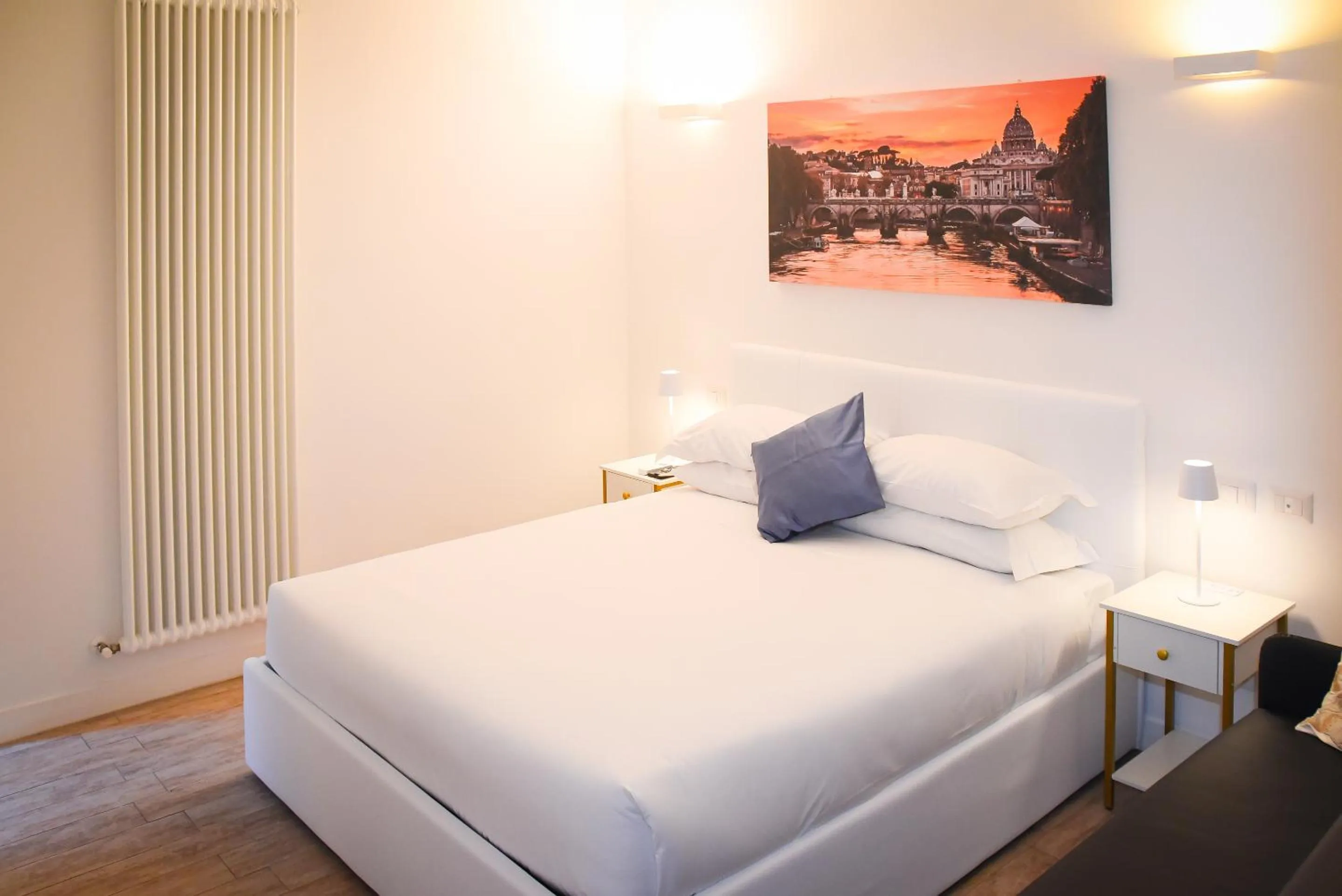 Bed in BQ House COLOSSEUM Luxury Rooms