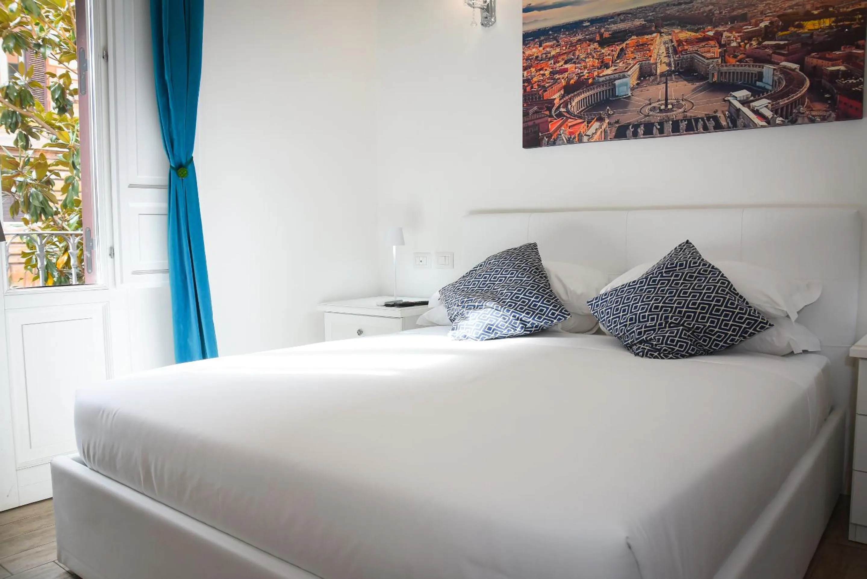 Bed in BQ House COLOSSEUM Luxury Rooms