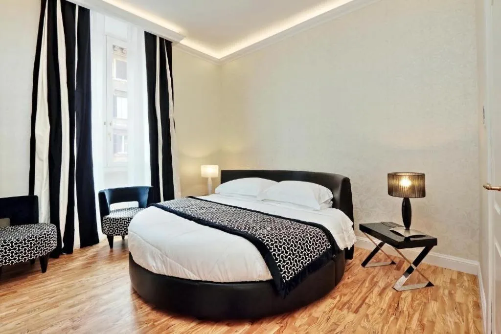 Bed in BQ House COLOSSEUM Luxury Rooms