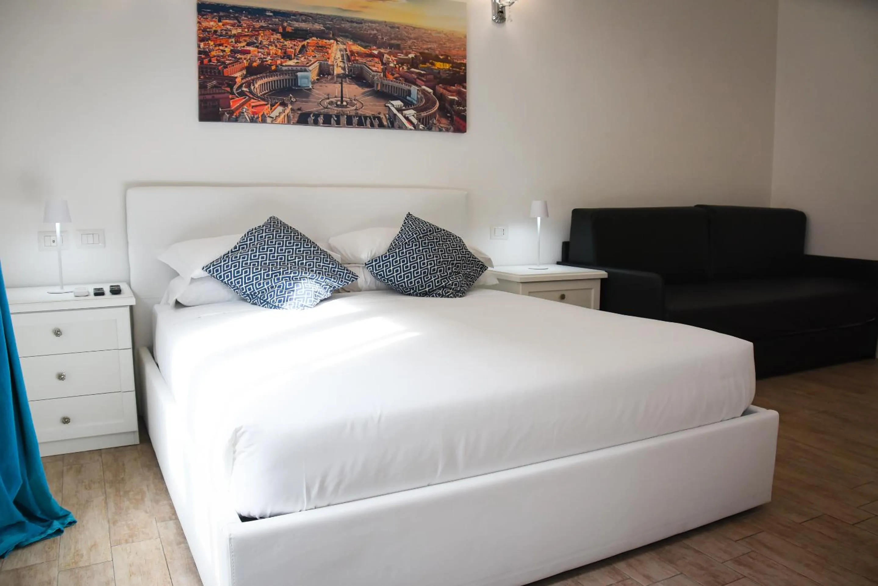 Bed in BQ House COLOSSEUM Luxury Rooms