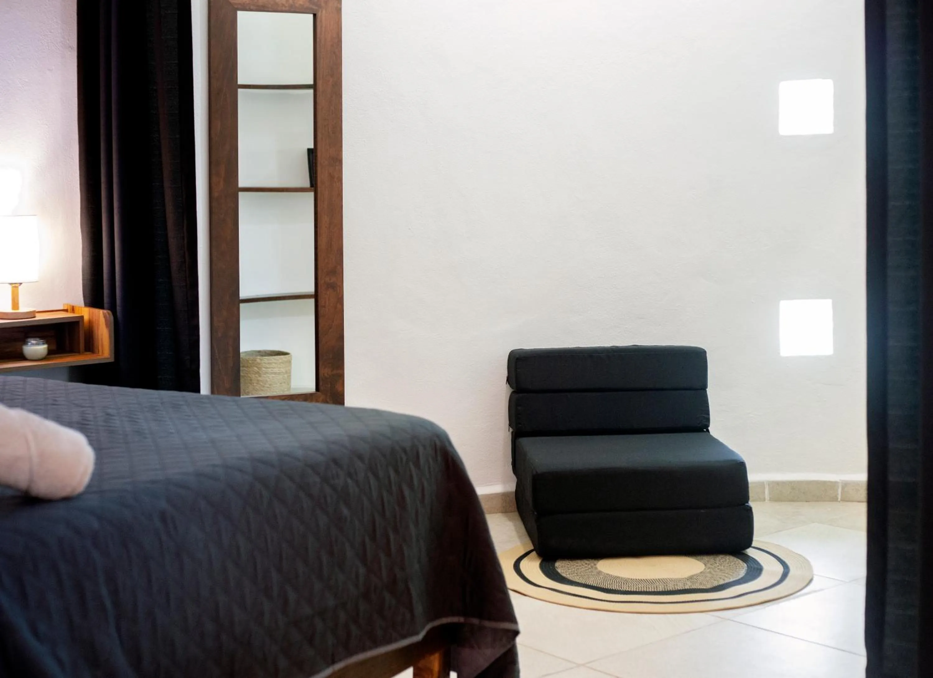 Living room, Bed in Sonido del mar Hotel Boutique & Yoga Loft