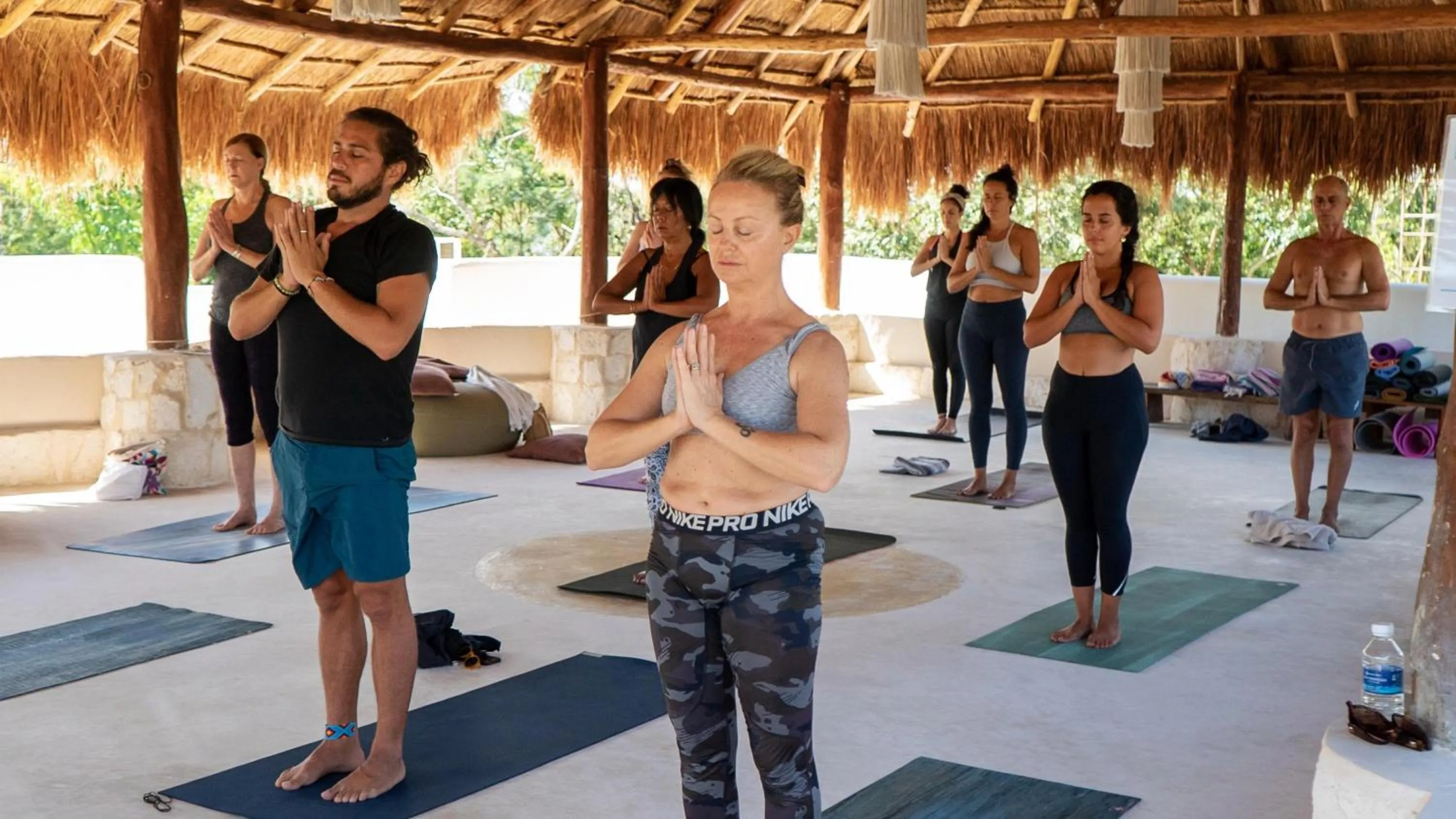 People in Sonido del mar Hotel Boutique & Yoga Loft