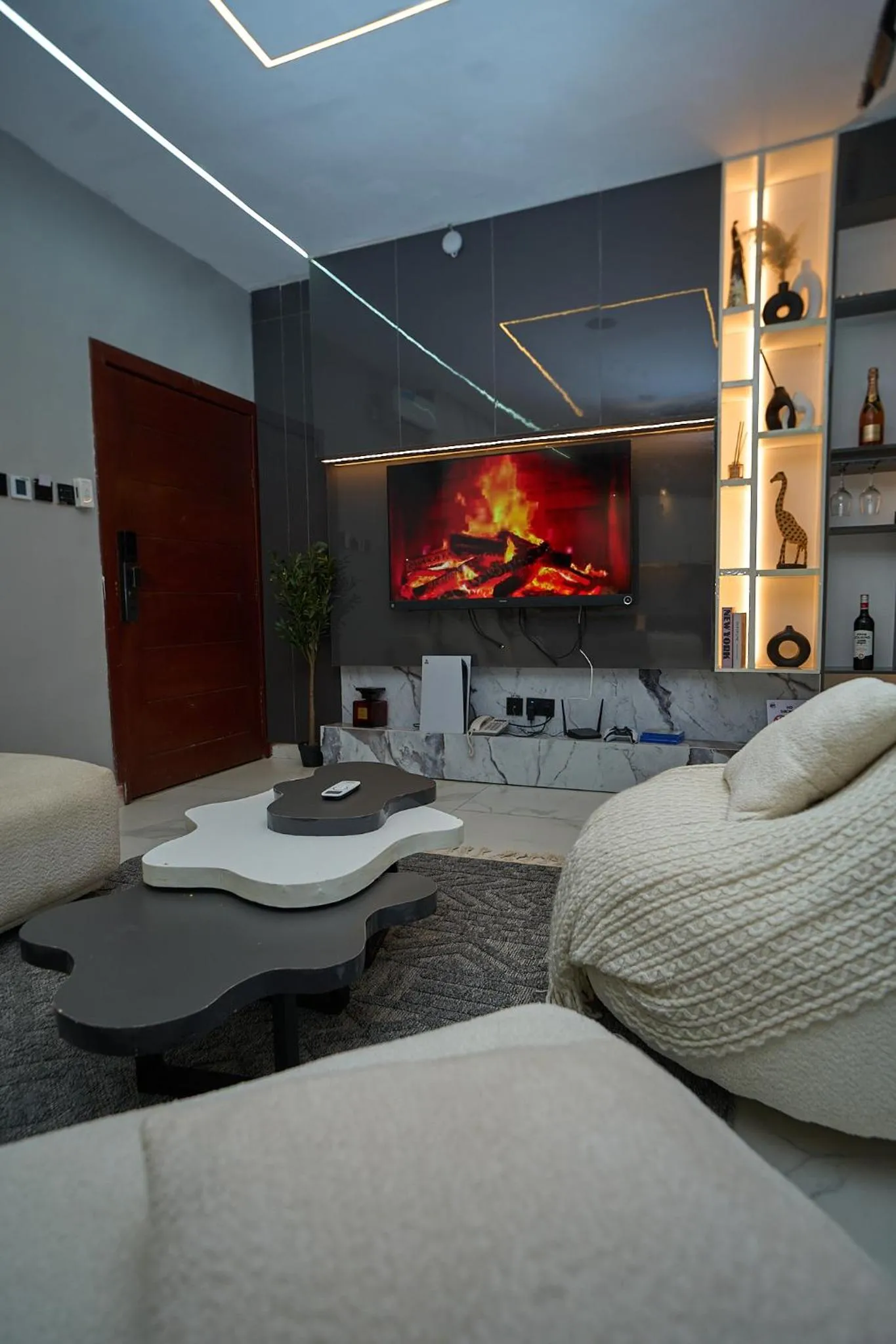 Emiez Apartment and Hotel
