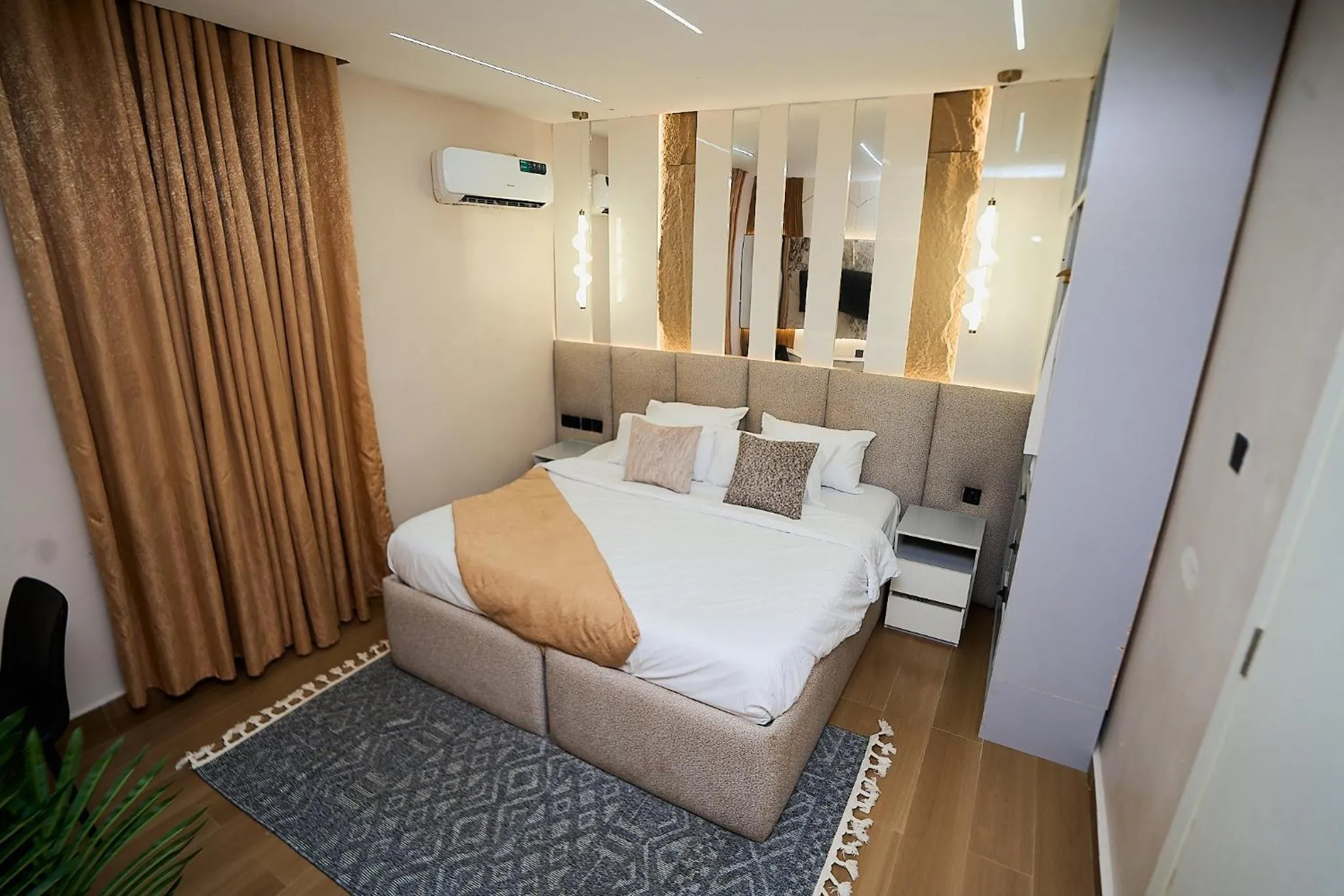 Emiez Apartment and Hotel