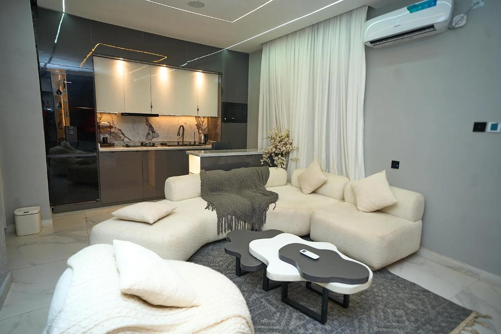 One-Bedroom Apartment with Garden View in Emiez Apartment and Hotel