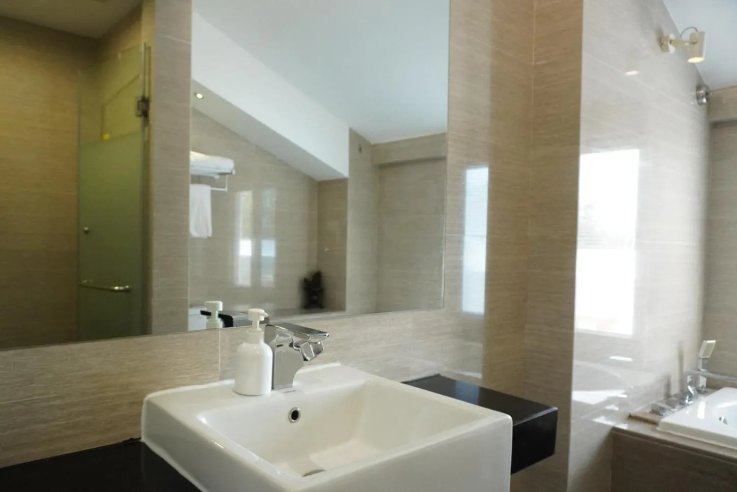 Toilet in Xiamen Gulangyu Heitan Hotel