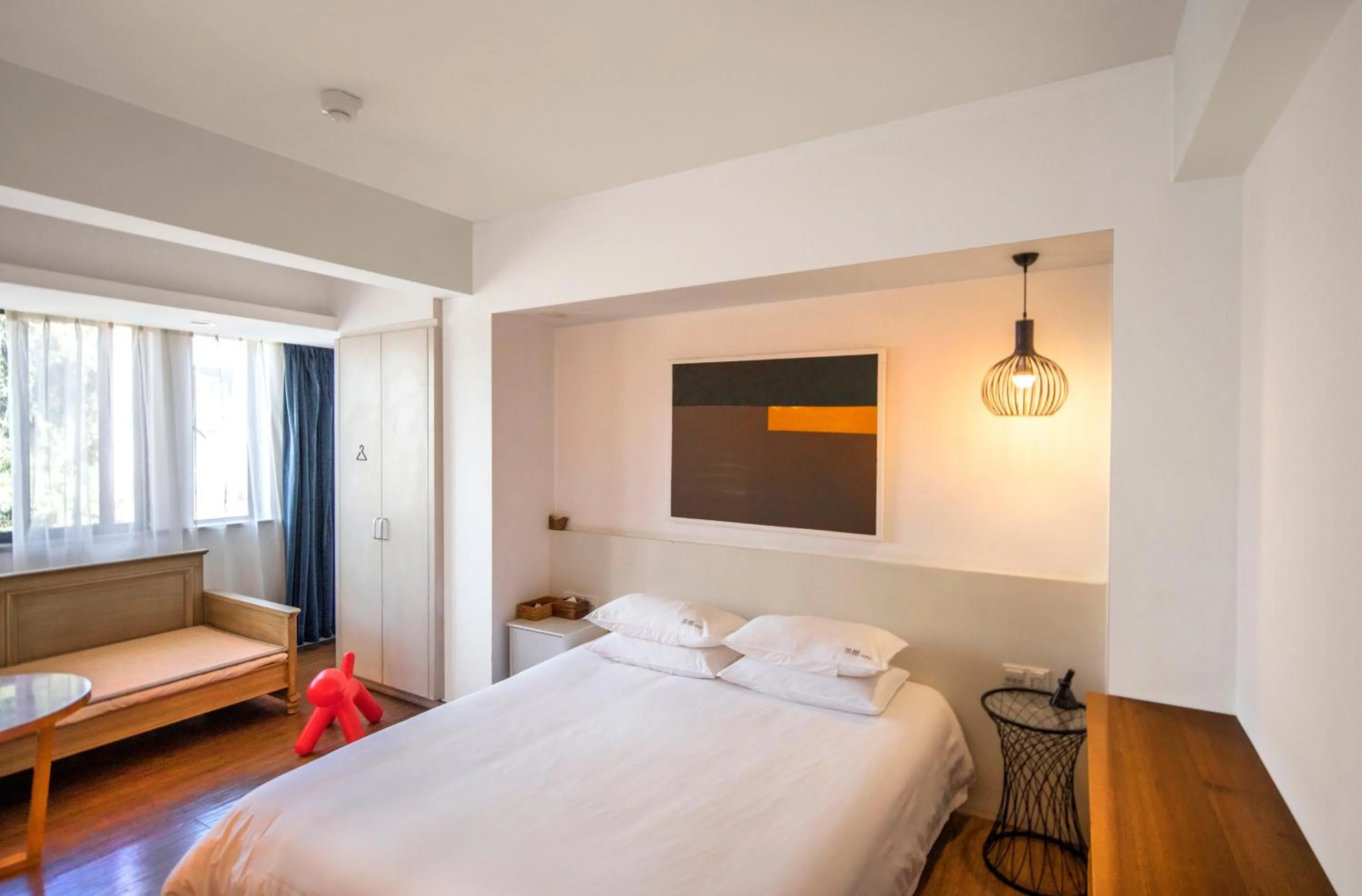 Bedroom, Bed in Xiamen Gulangyu Heitan Hotel