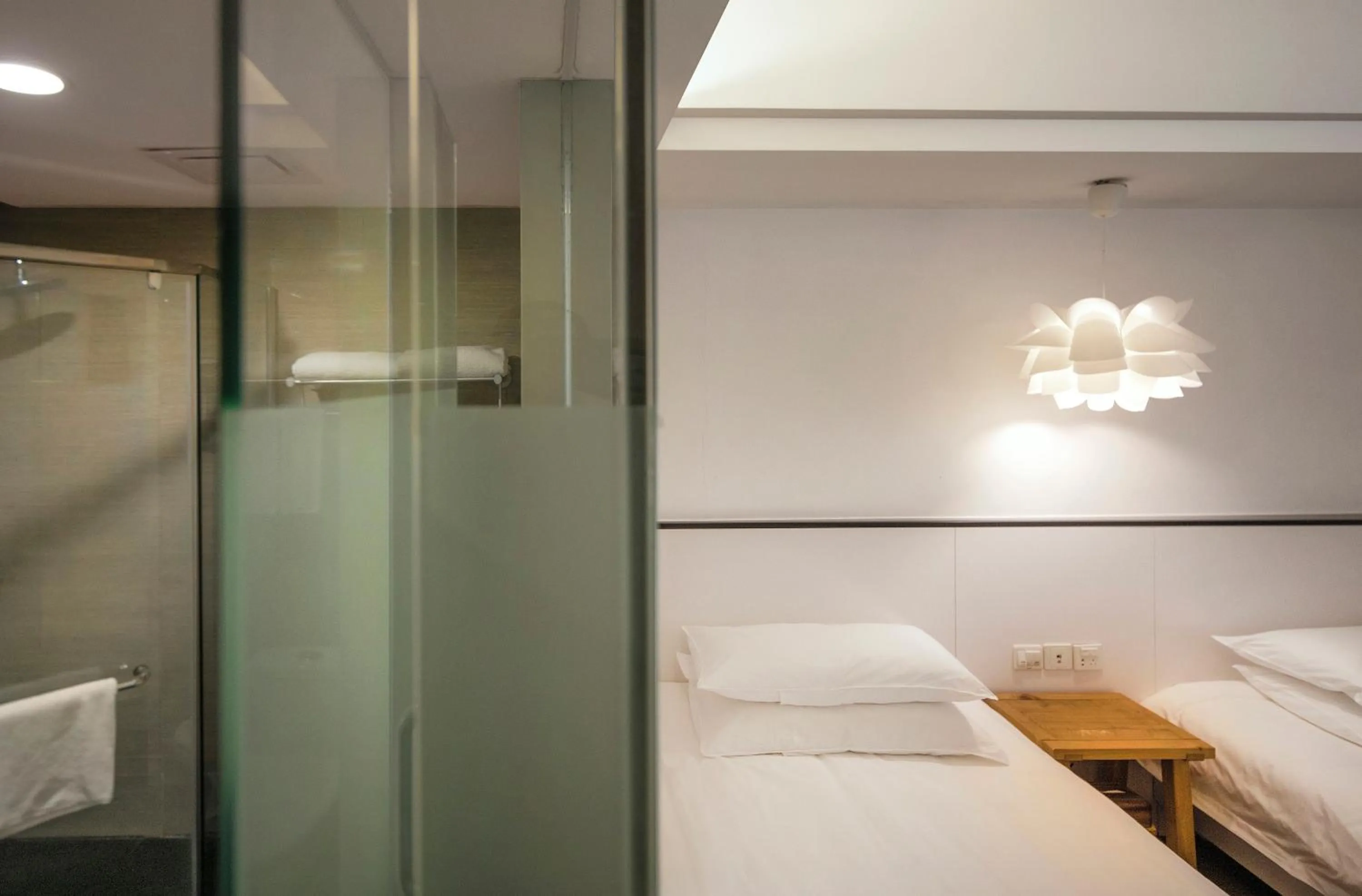 Bedroom, Bed in Xiamen Gulangyu Heitan Hotel