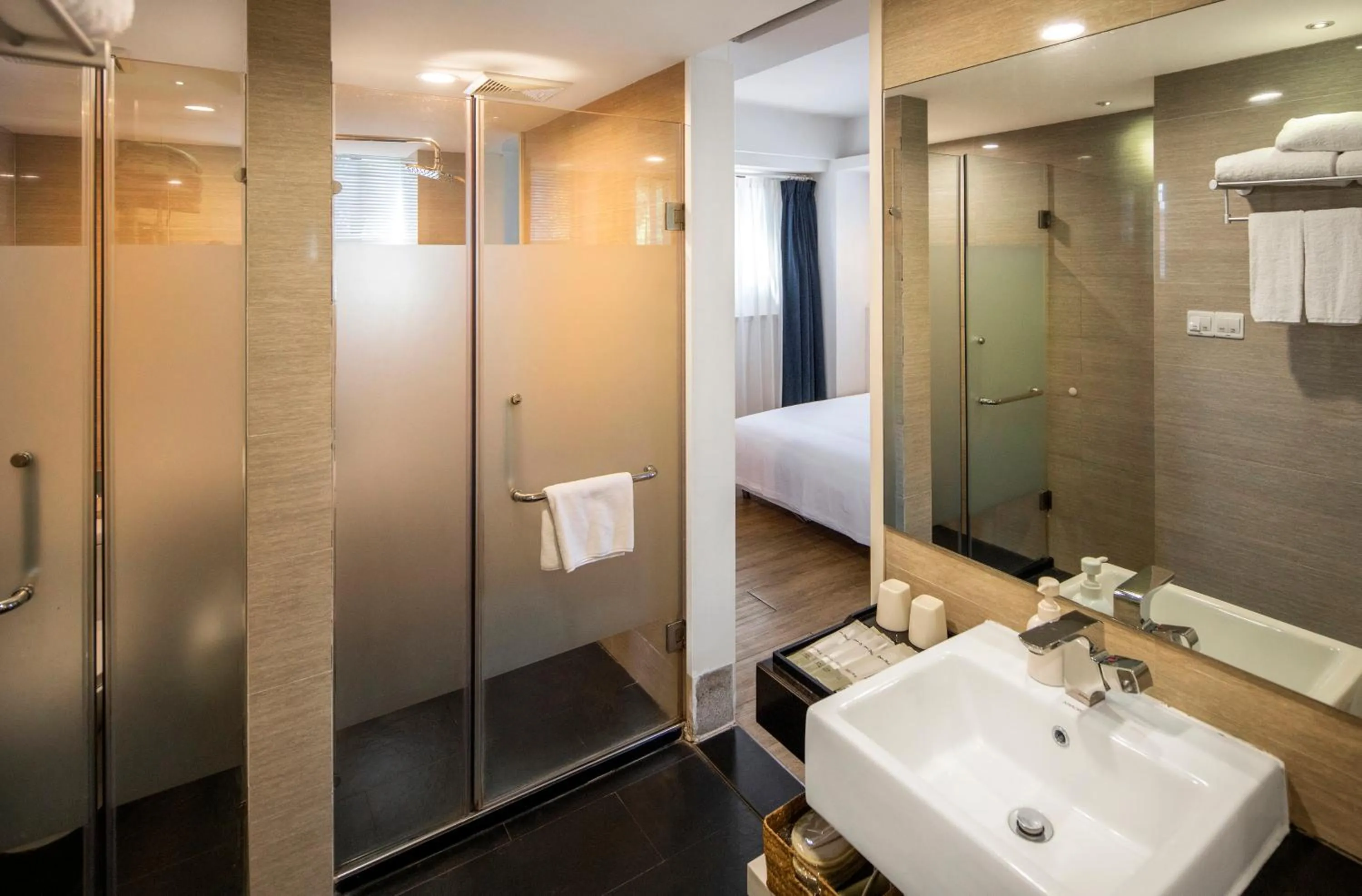 Toilet in Xiamen Gulangyu Heitan Hotel