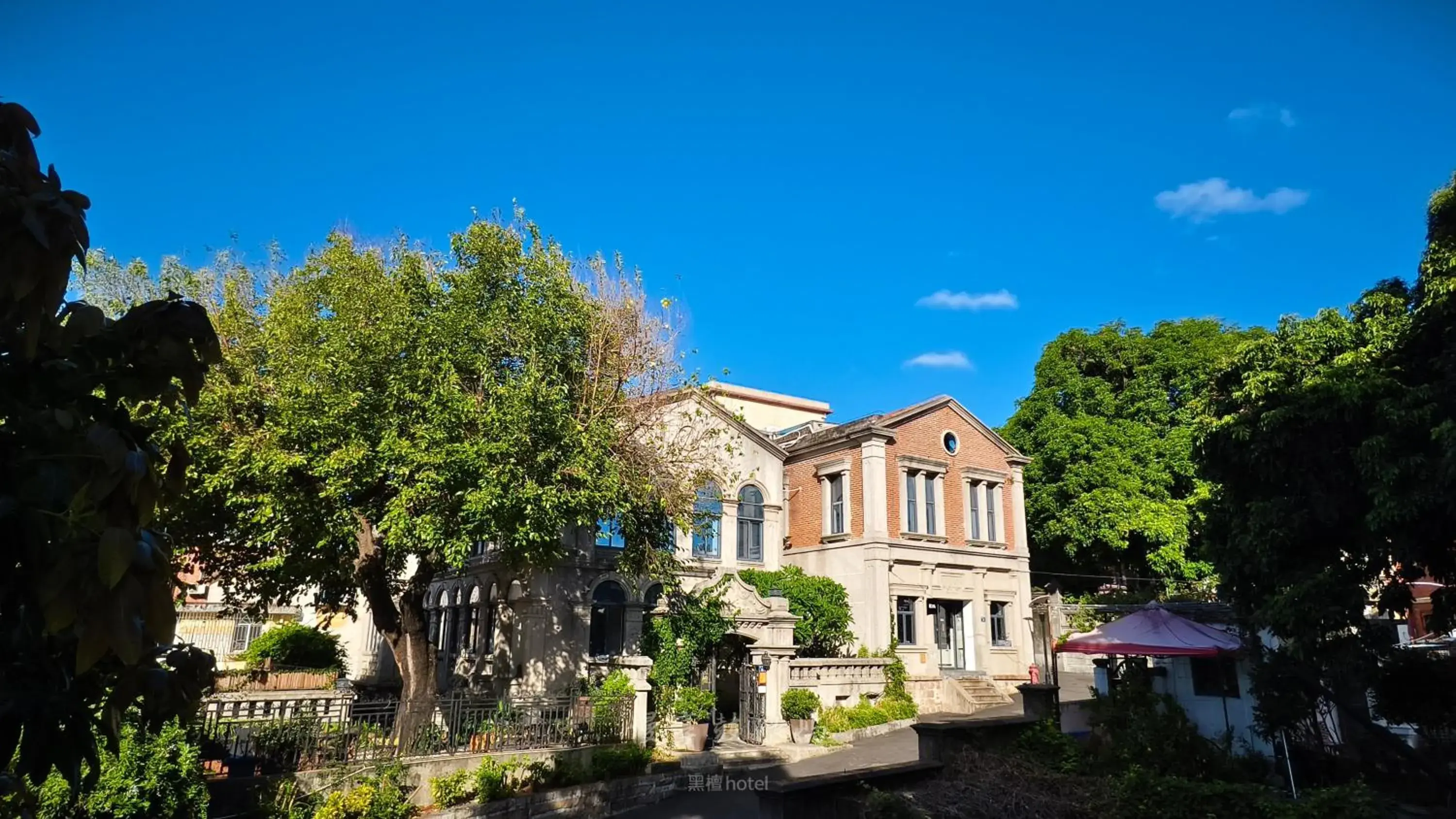 Property building in Xiamen Gulangyu Heitan Hotel Property building in Xiamen Gulangyu Heitan Hotel