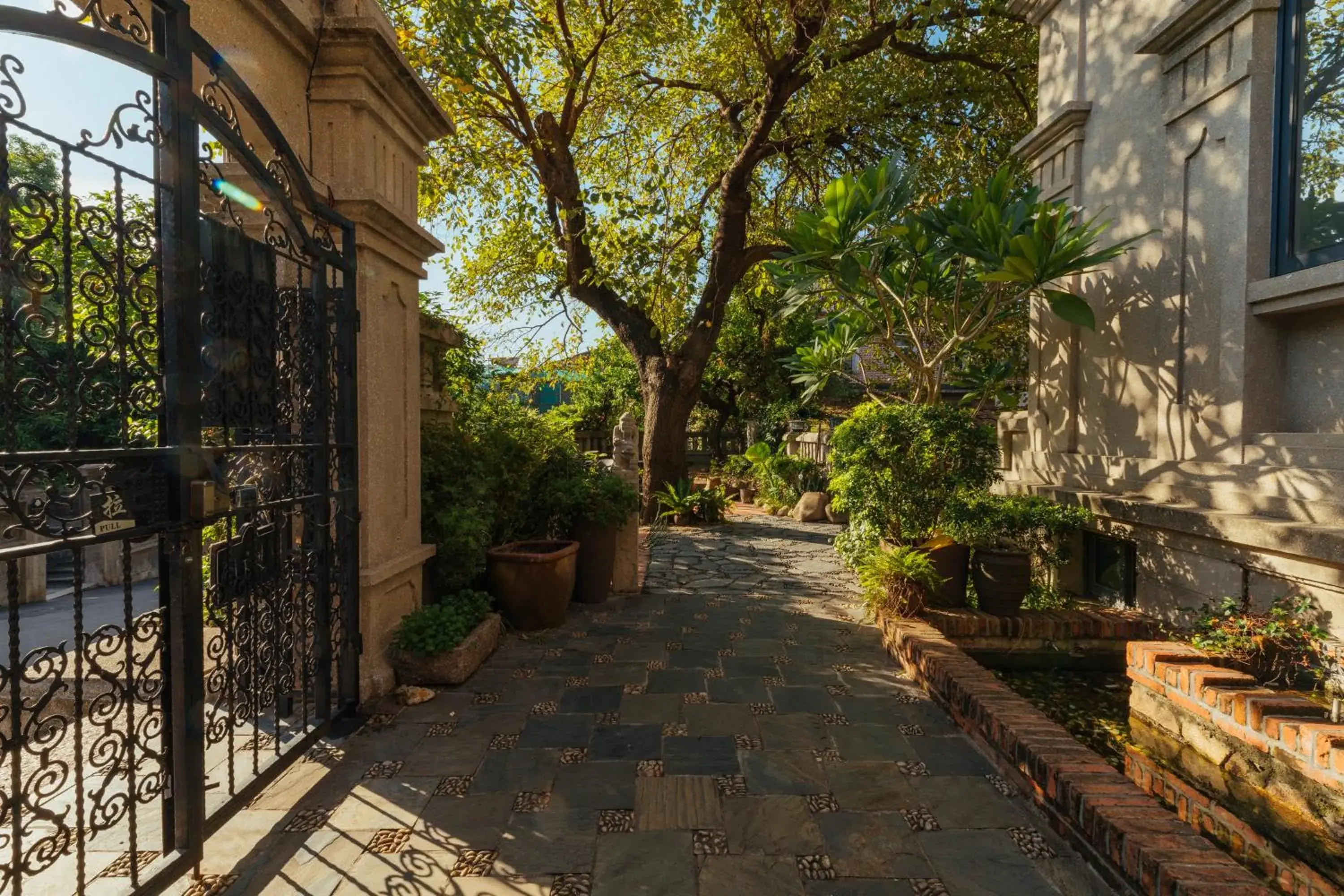 Garden view in Xiamen Gulangyu Heitan Hotel Garden view in Xiamen Gulangyu Heitan Hotel