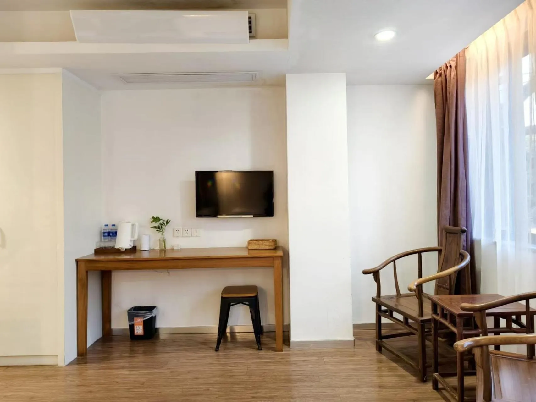 Seating area in Xiamen Gulangyu Heitan Hotel