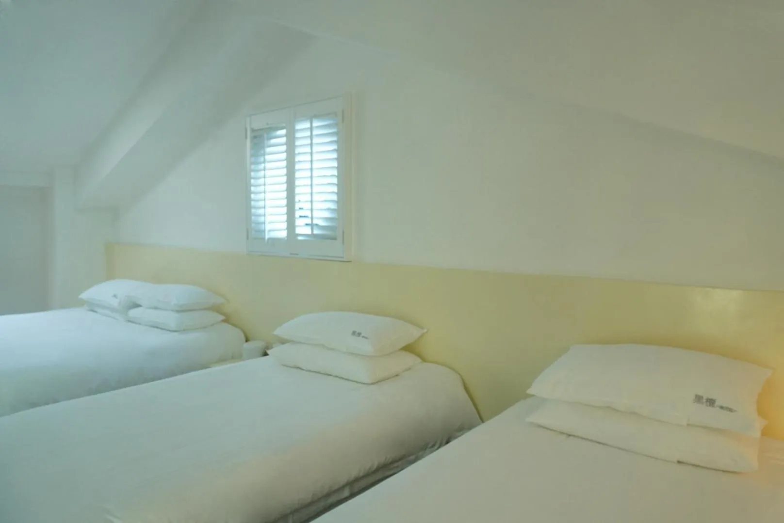 Bed in Xiamen Gulangyu Heitan Hotel