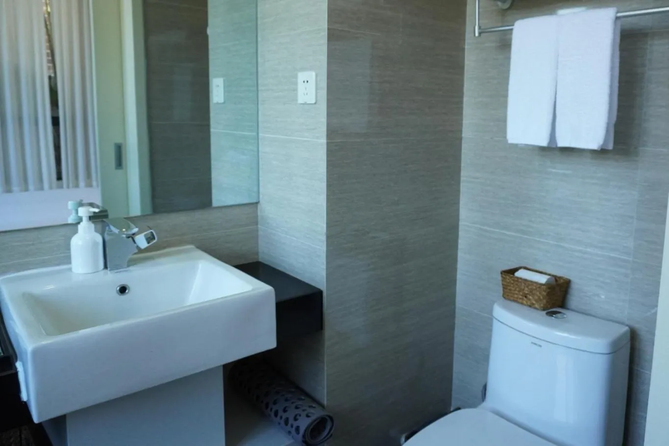 Toilet in Xiamen Gulangyu Heitan Hotel