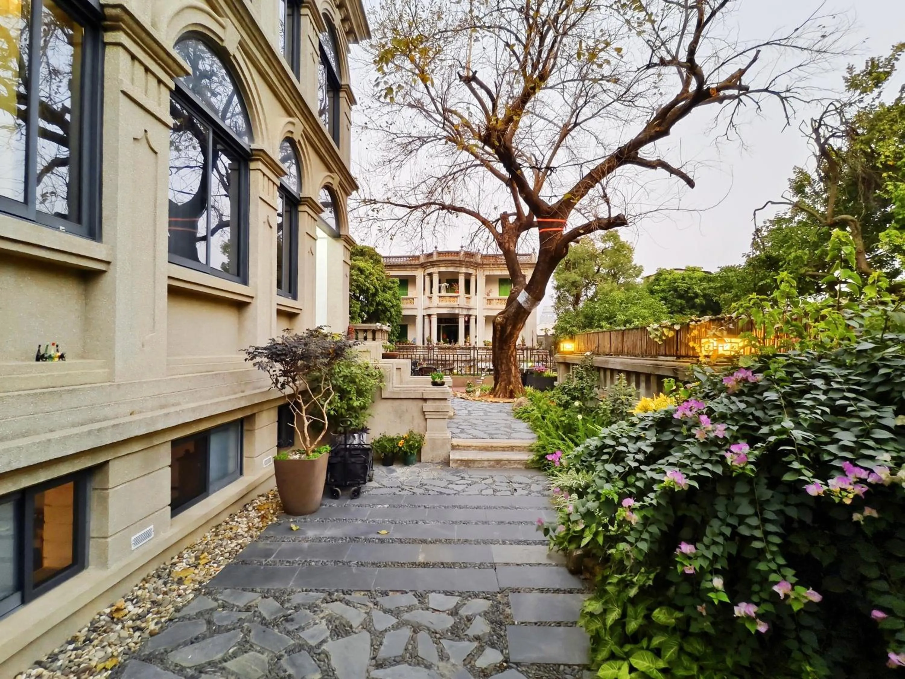 Property building in Xiamen Gulangyu Heitan Hotel