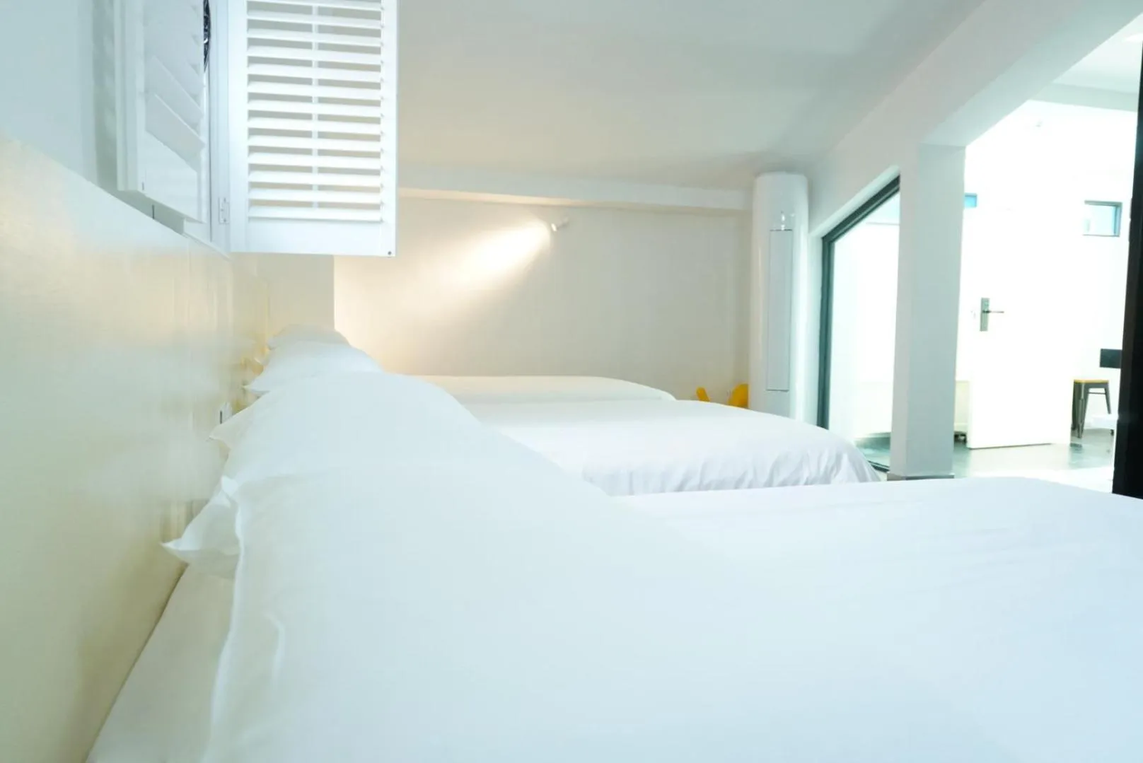 Bed in Xiamen Gulangyu Heitan Hotel