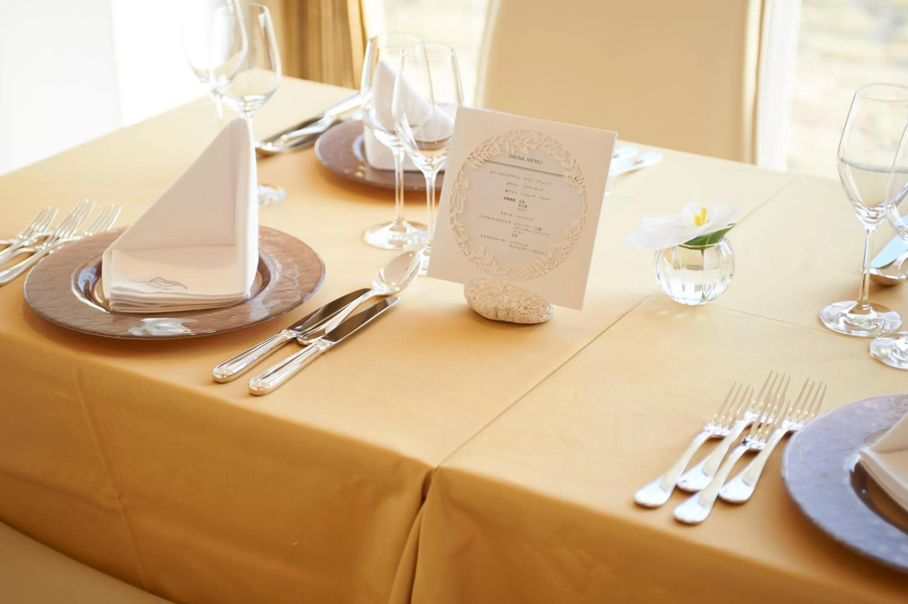 Restaurant/places to eat in Hotel The Scene