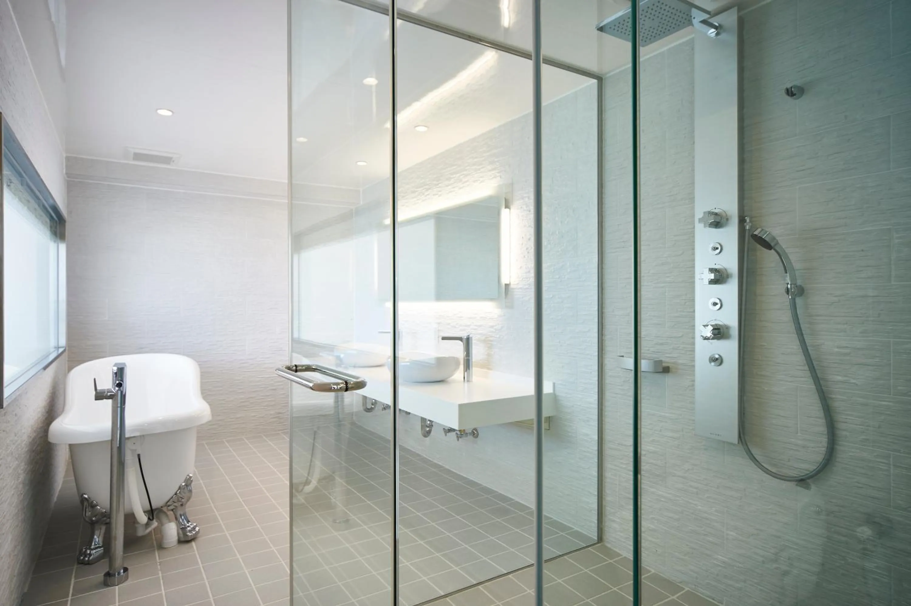 Bathroom in Hotel The Scene