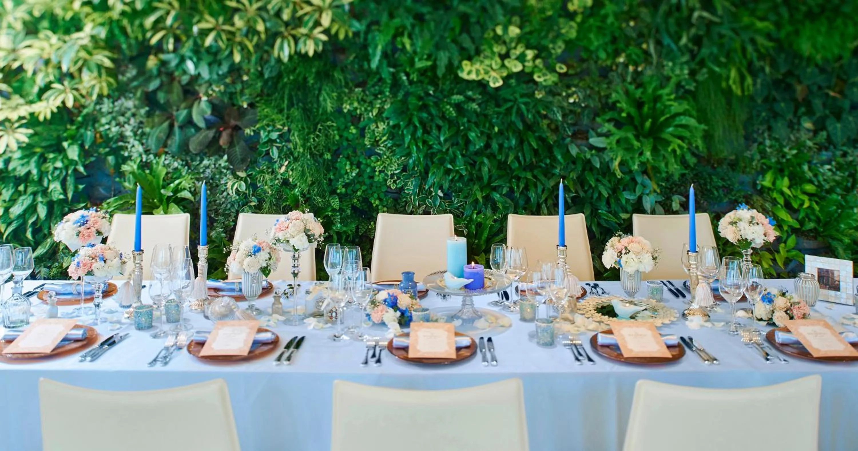 Restaurant/places to eat in Hotel The Scene