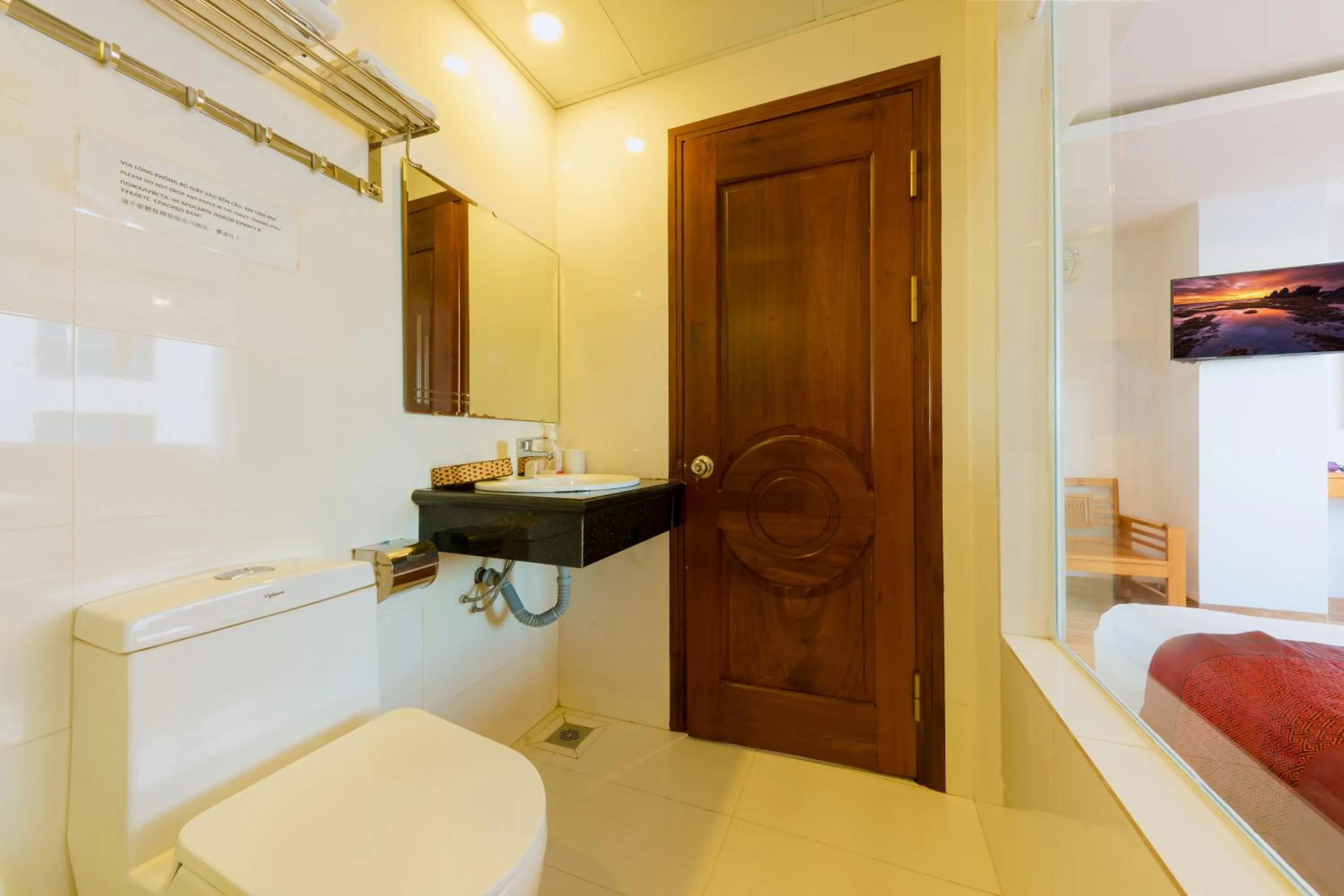 Toilet in Dubai Nha Trang Hotel managed by HT