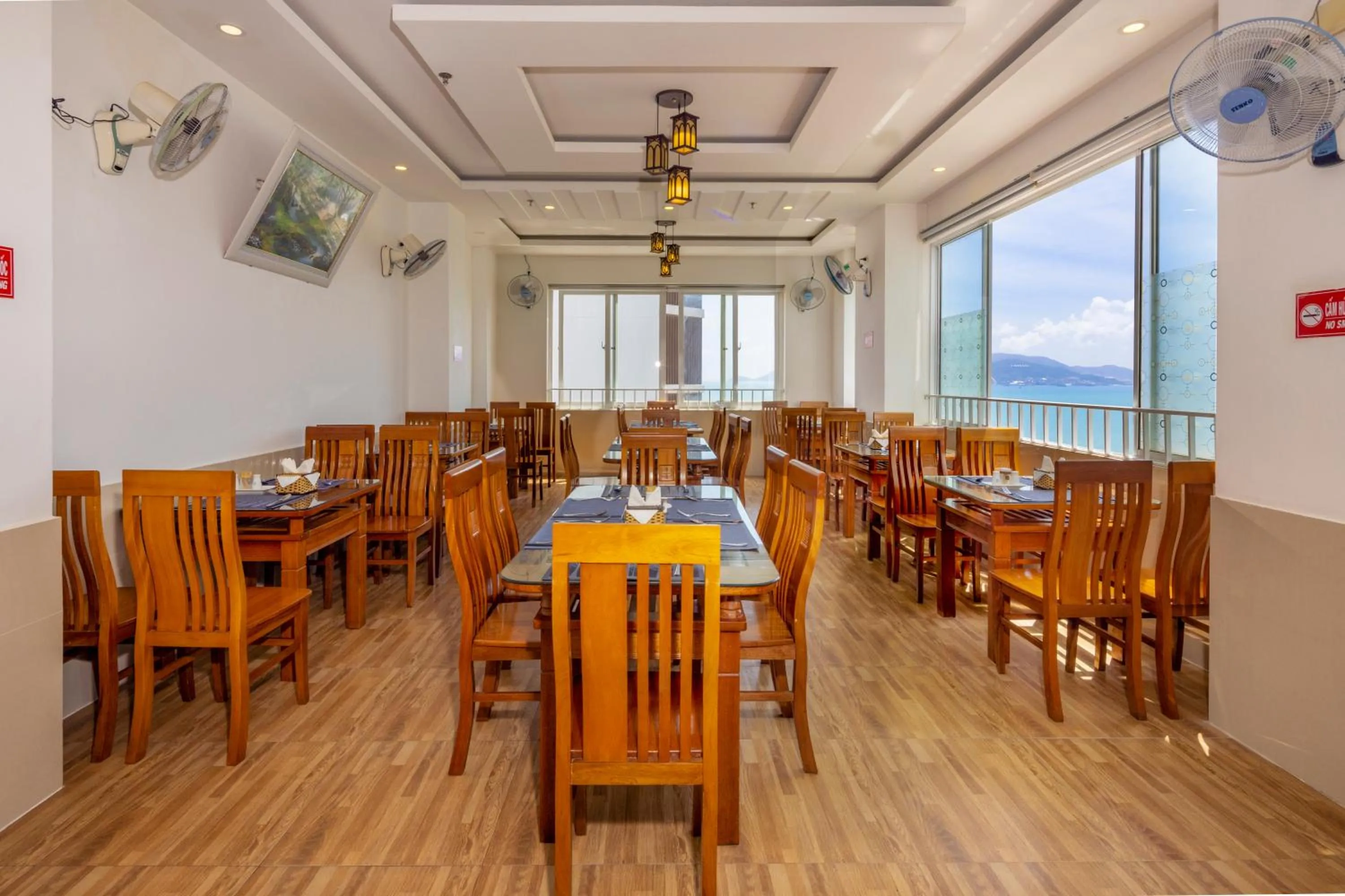 Restaurant/places to eat in Dubai Nha Trang Hotel managed by HT