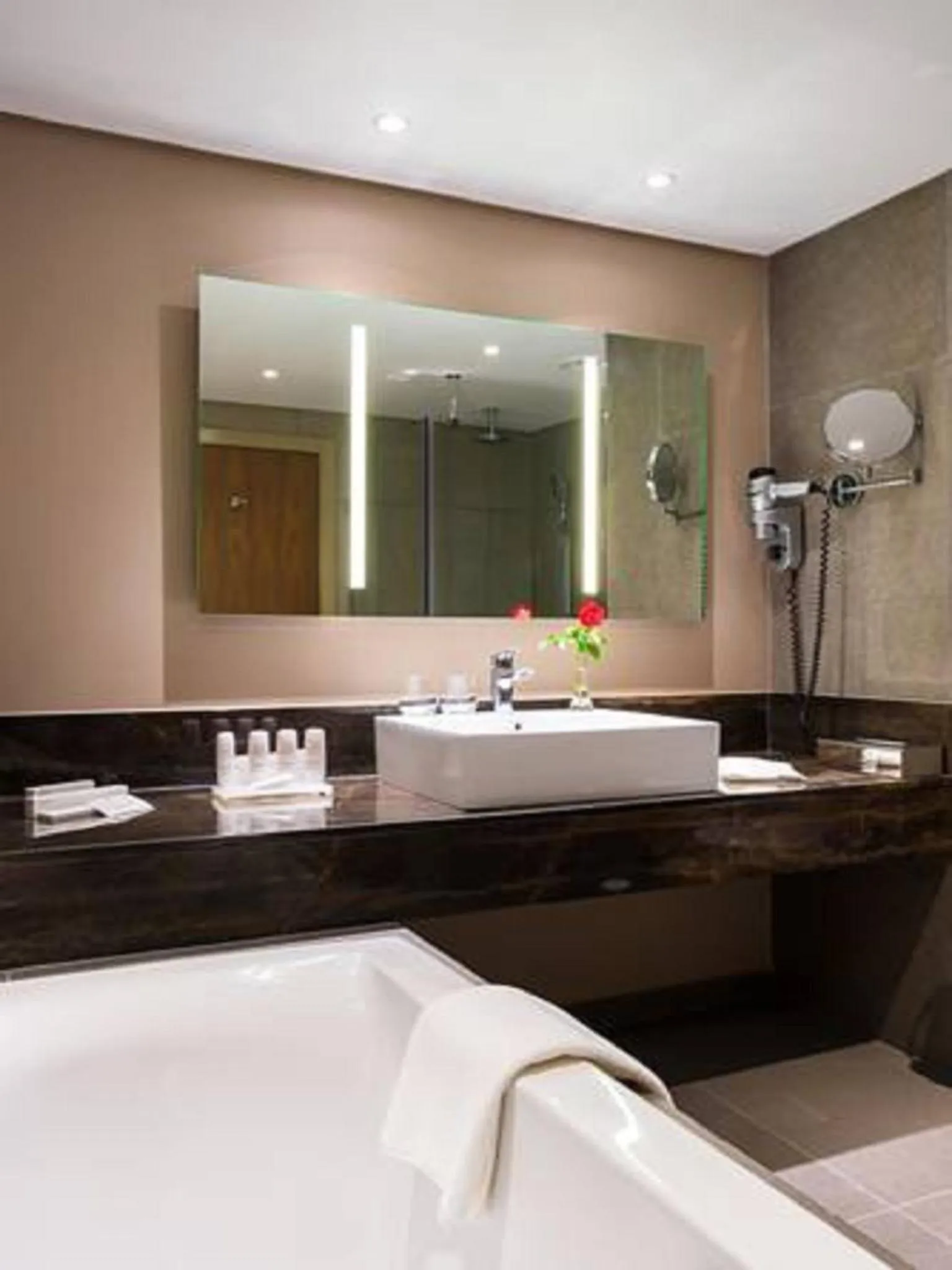 Bathroom, Bed in Hotel 2 Fevrier