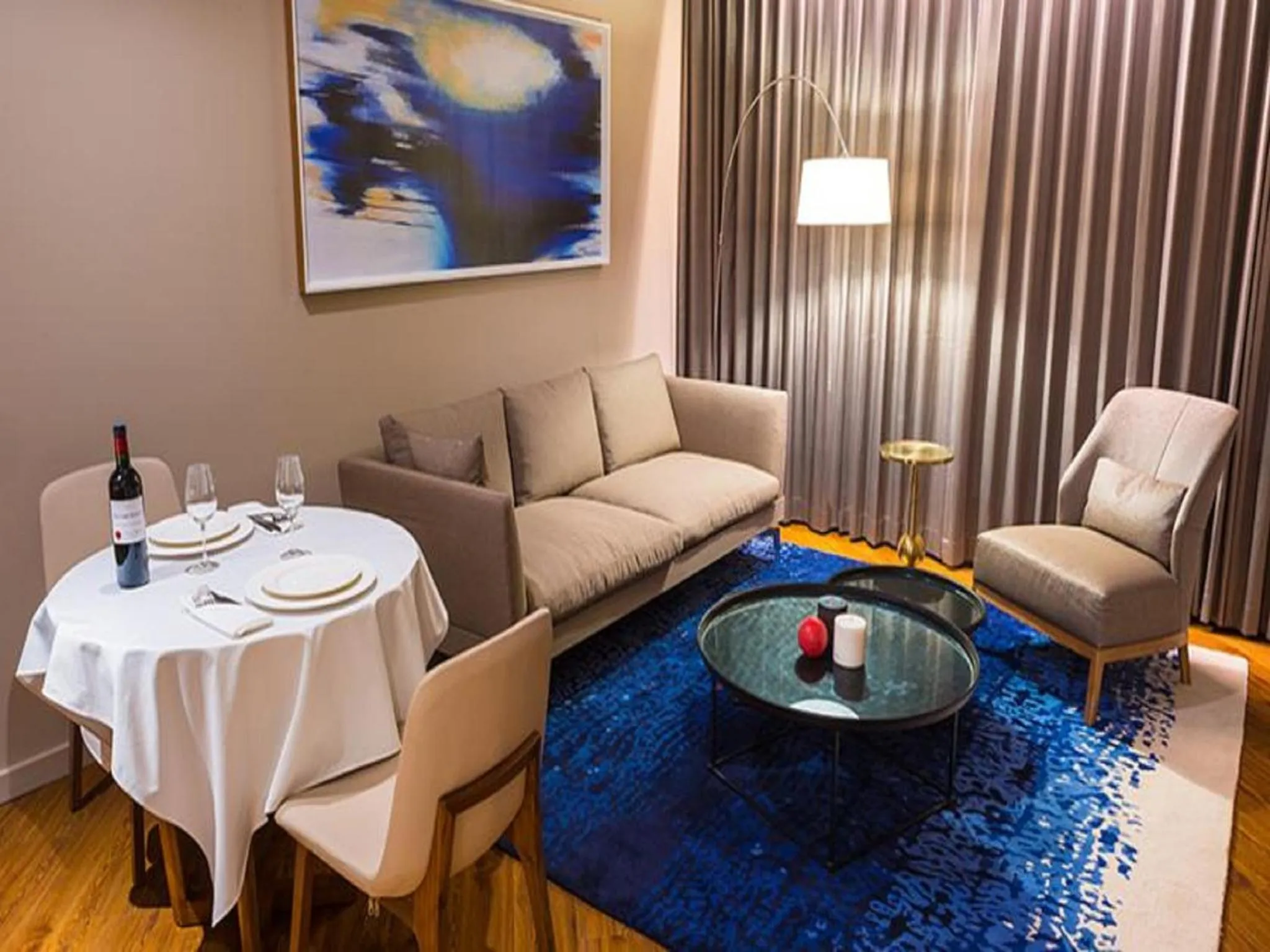 Communal lounge/ TV room in Hotel 2 Fevrier